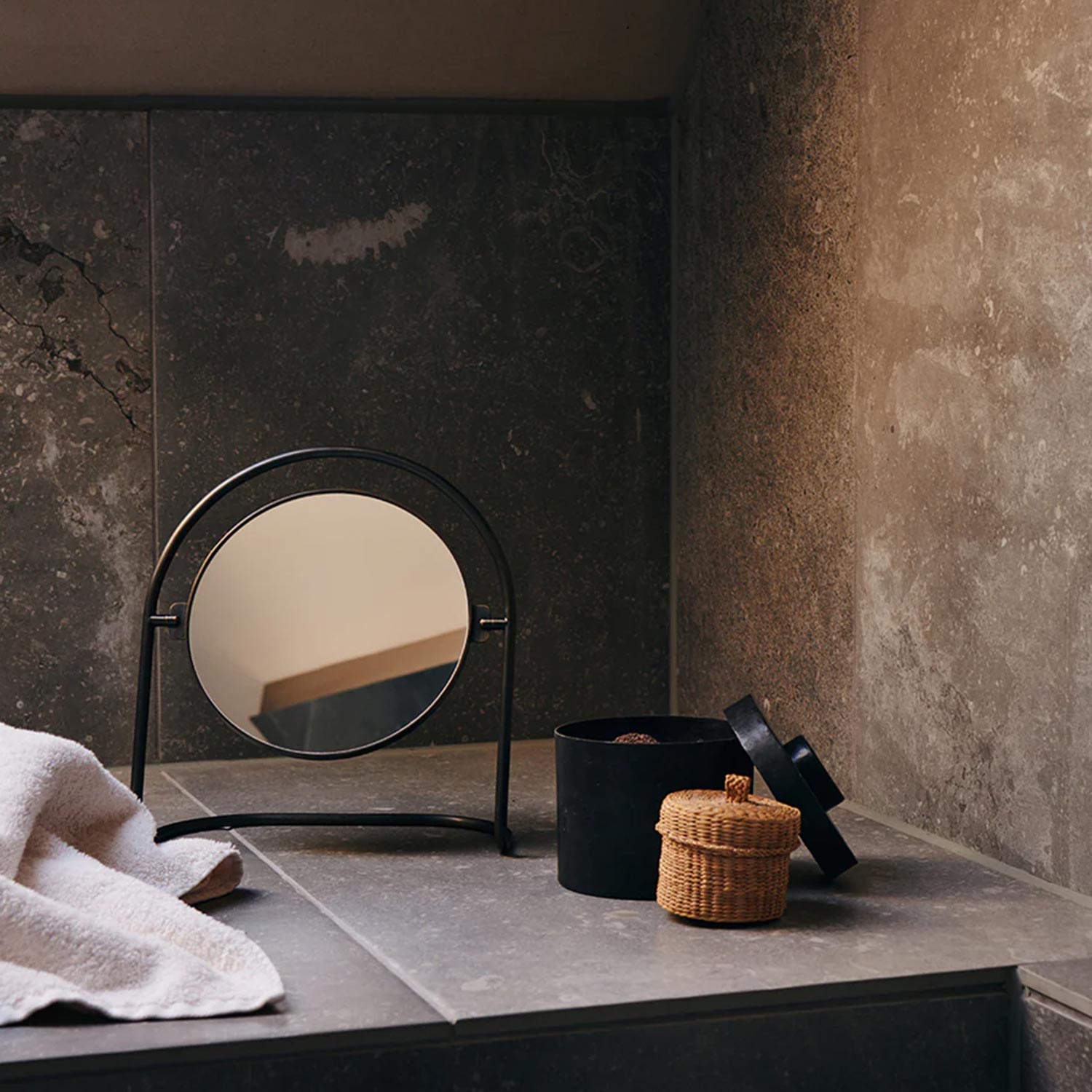 Audo Nimbus Tischspiegel im Bad 103768