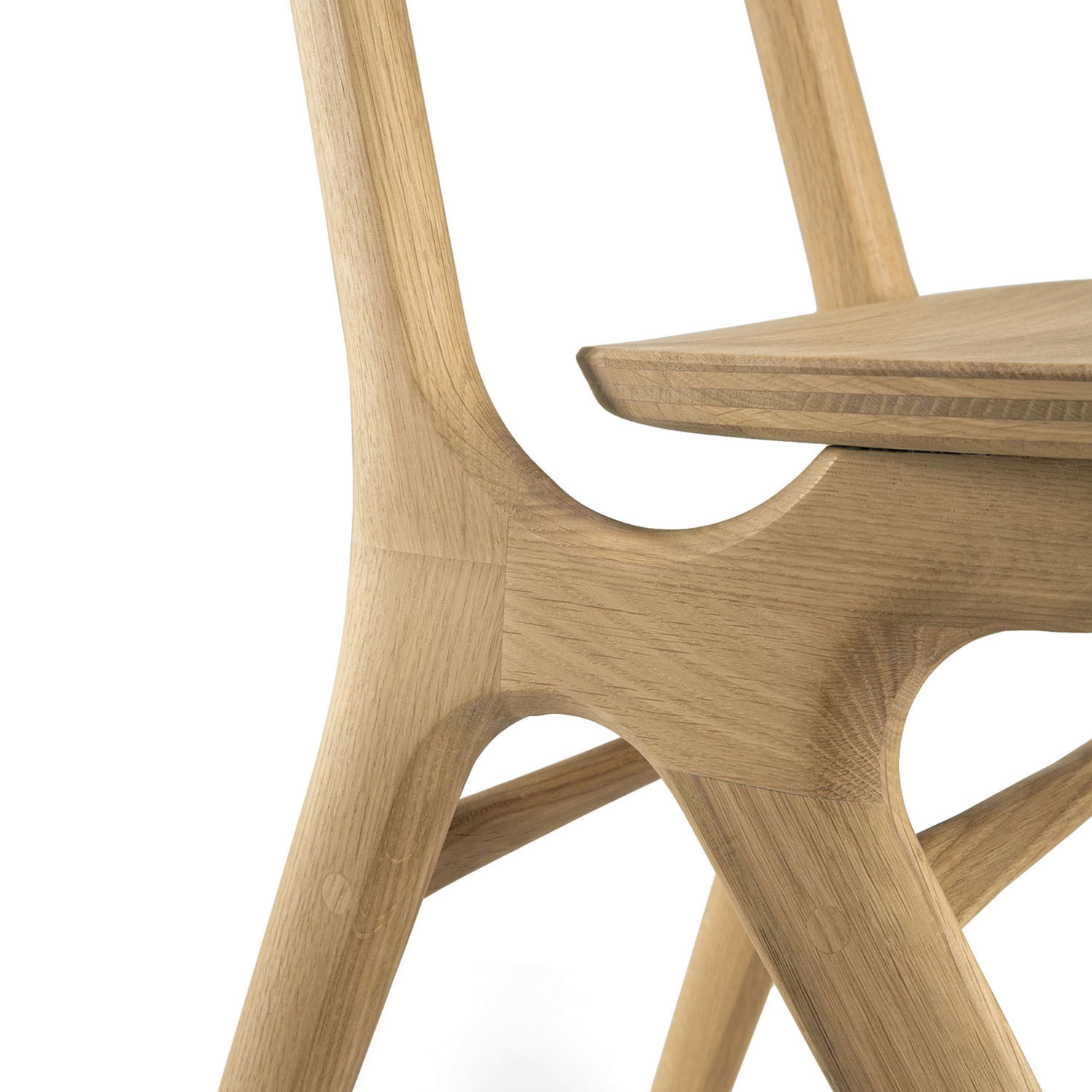 ethnicraft eye stuhl beine close up freisteller 88123