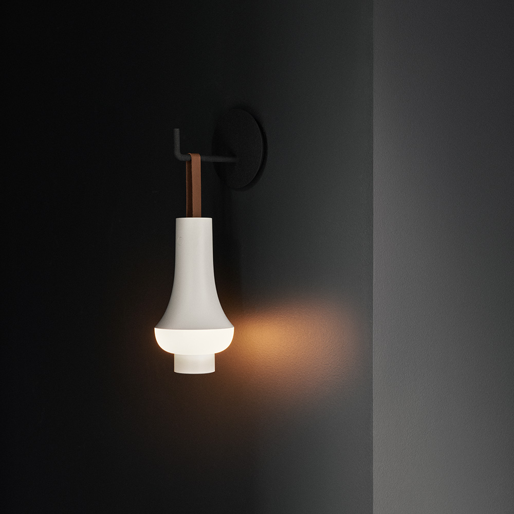 Louis Poulsen Tomoshi Portable weiss an wand 106310