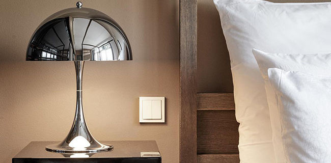 Louis Poulsen Panthella 320 Chrom Tischleuchte