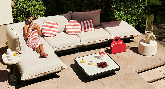 Fatboy Sofa Paletti mist auf Terrasse