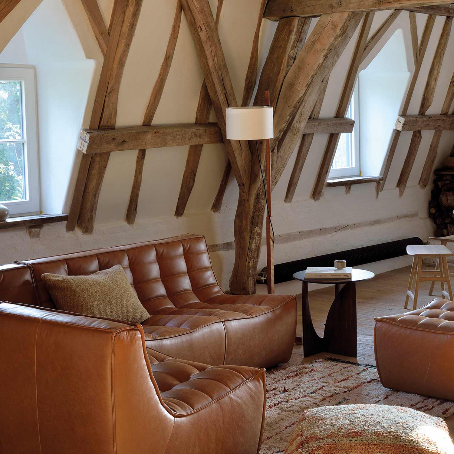 ethnicraft geometric beistelltisch teak ambiente wohnzimmer 83855