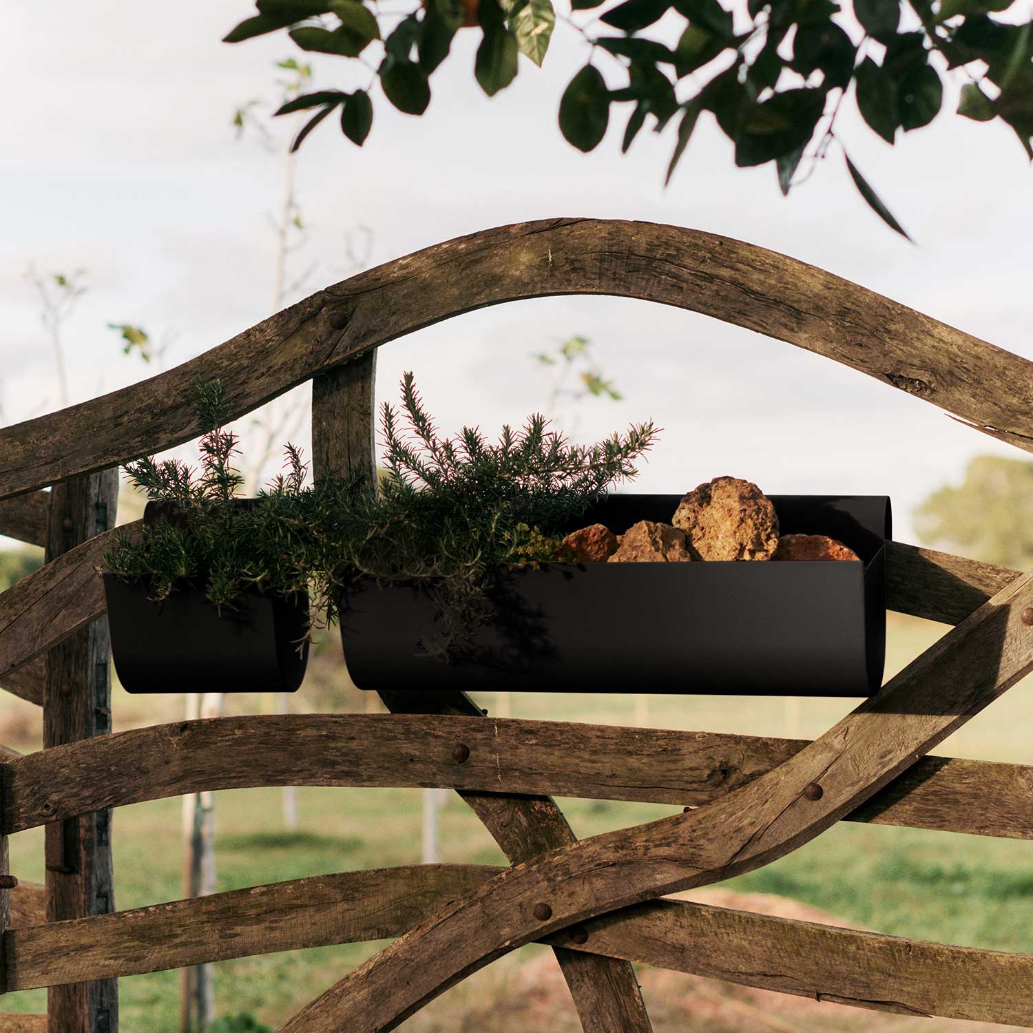 Ferm Living - Uma Balkonkasten klein schwarz