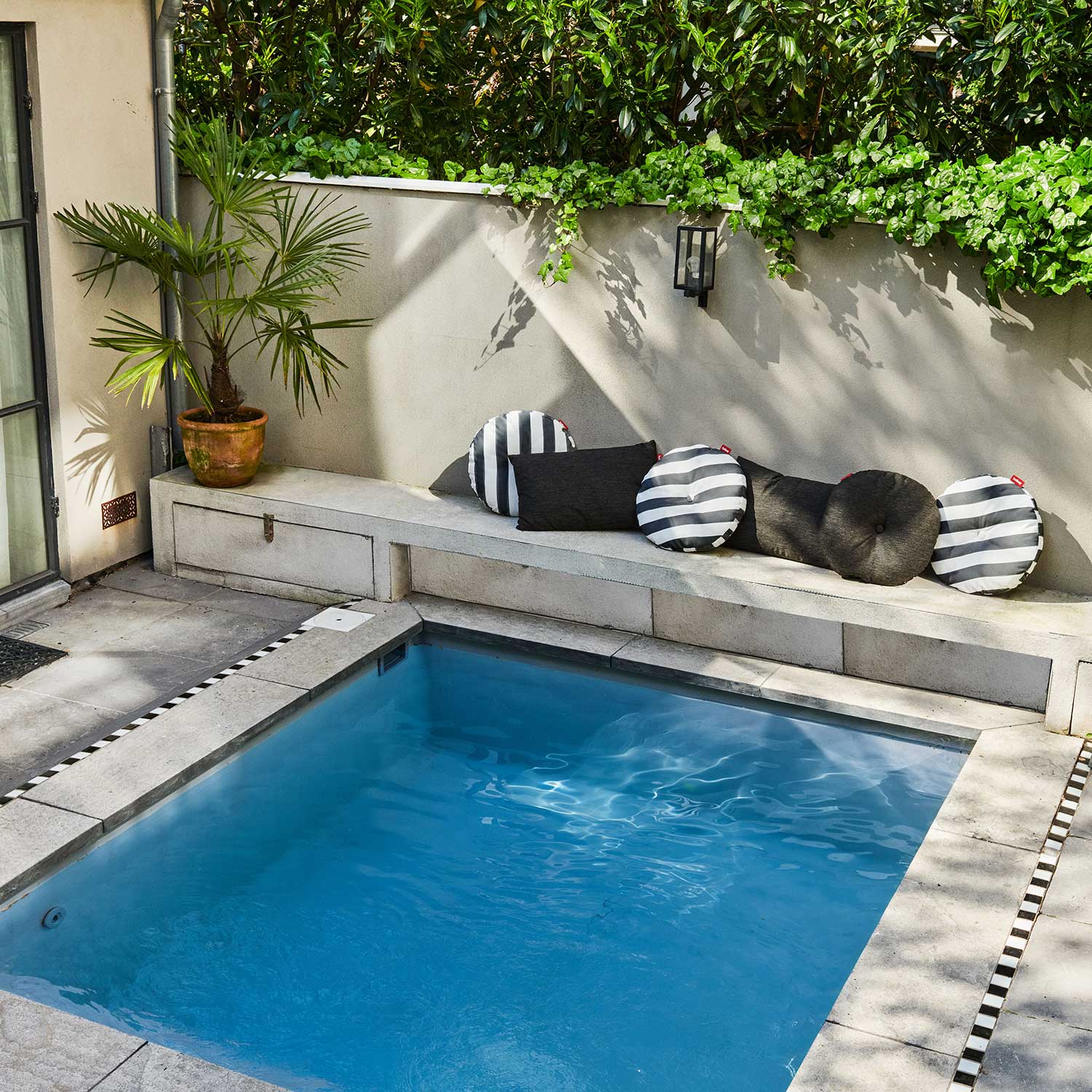 fatboy circle kissen am pool 79726