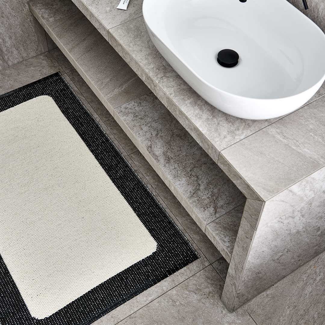 pappelina ilda teppich schwarz laeufer 78953