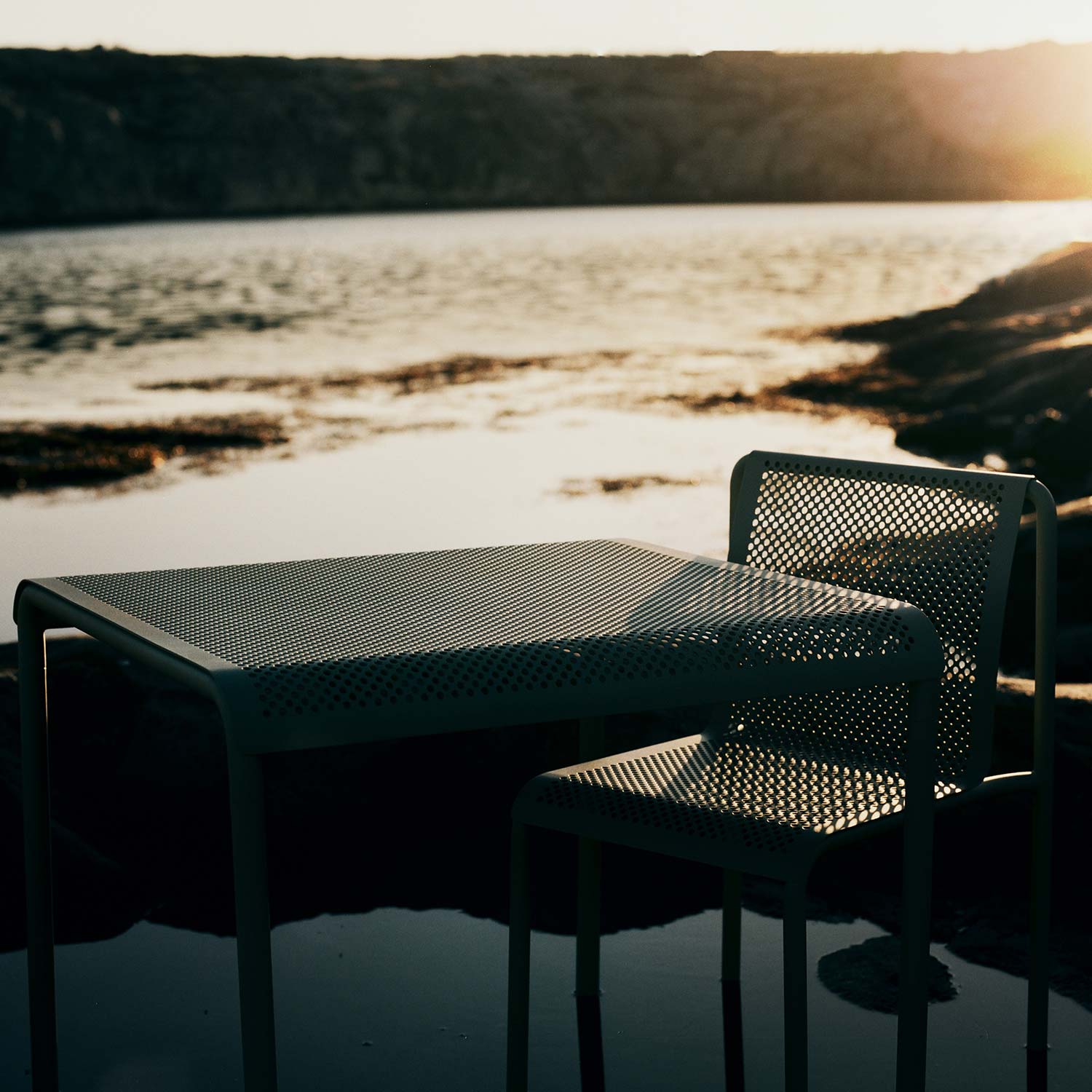 Ferm Living - Dapple Outdoor Stuhl tea green