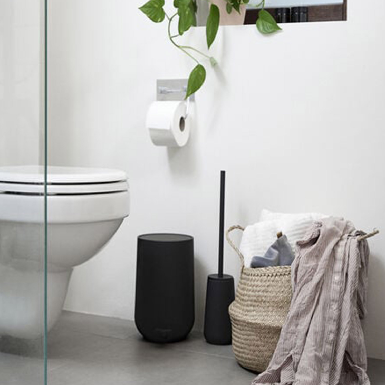 Zone Denmark Nova One Toilettenbuerste black Ambiente 105027