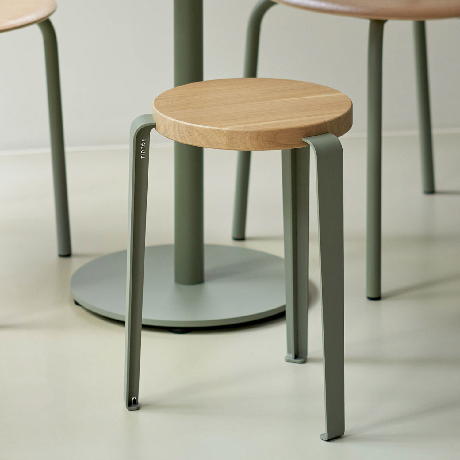 Tiptoe - Lou Hocker Eiche natur graphitschwarz