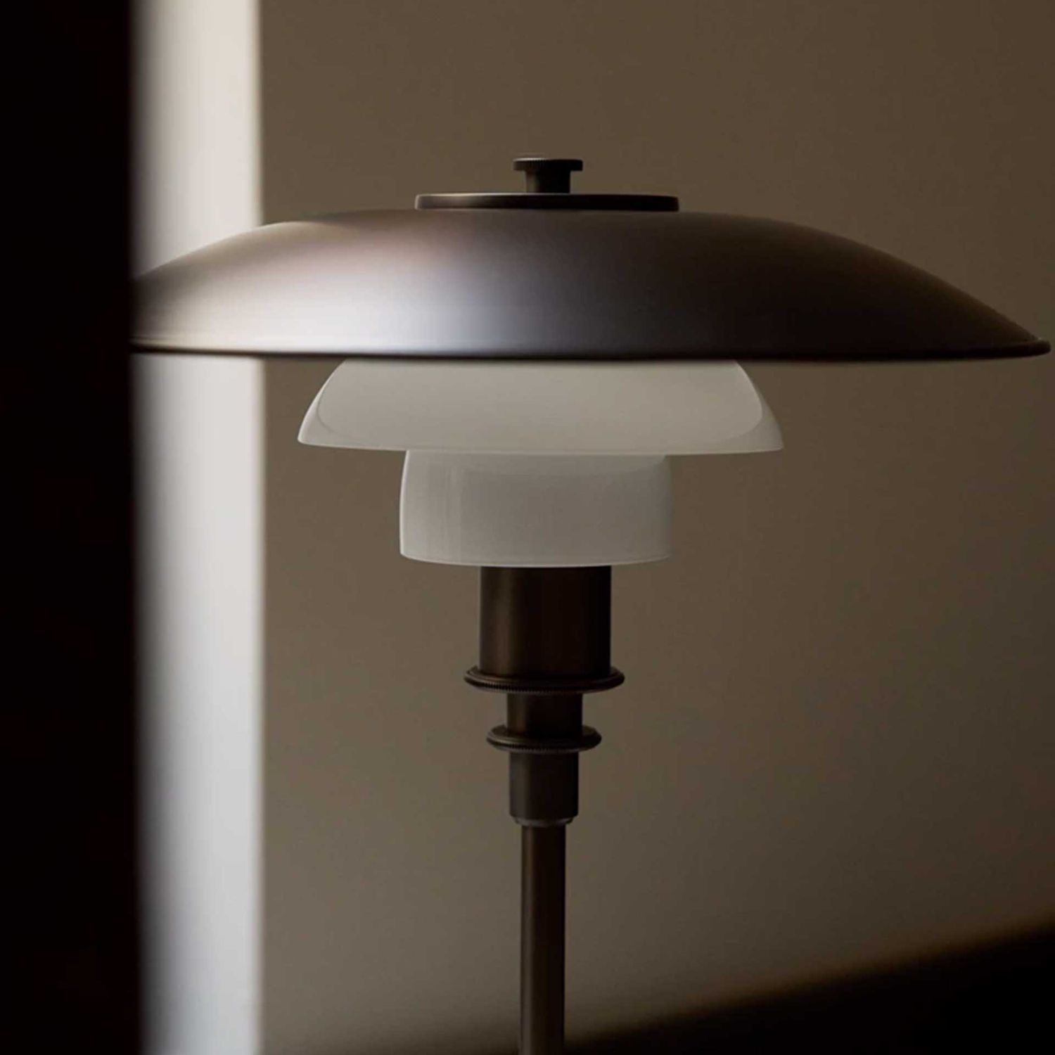 Louis Poulsen - PH 3/2 Tischleuchte aged brass opal