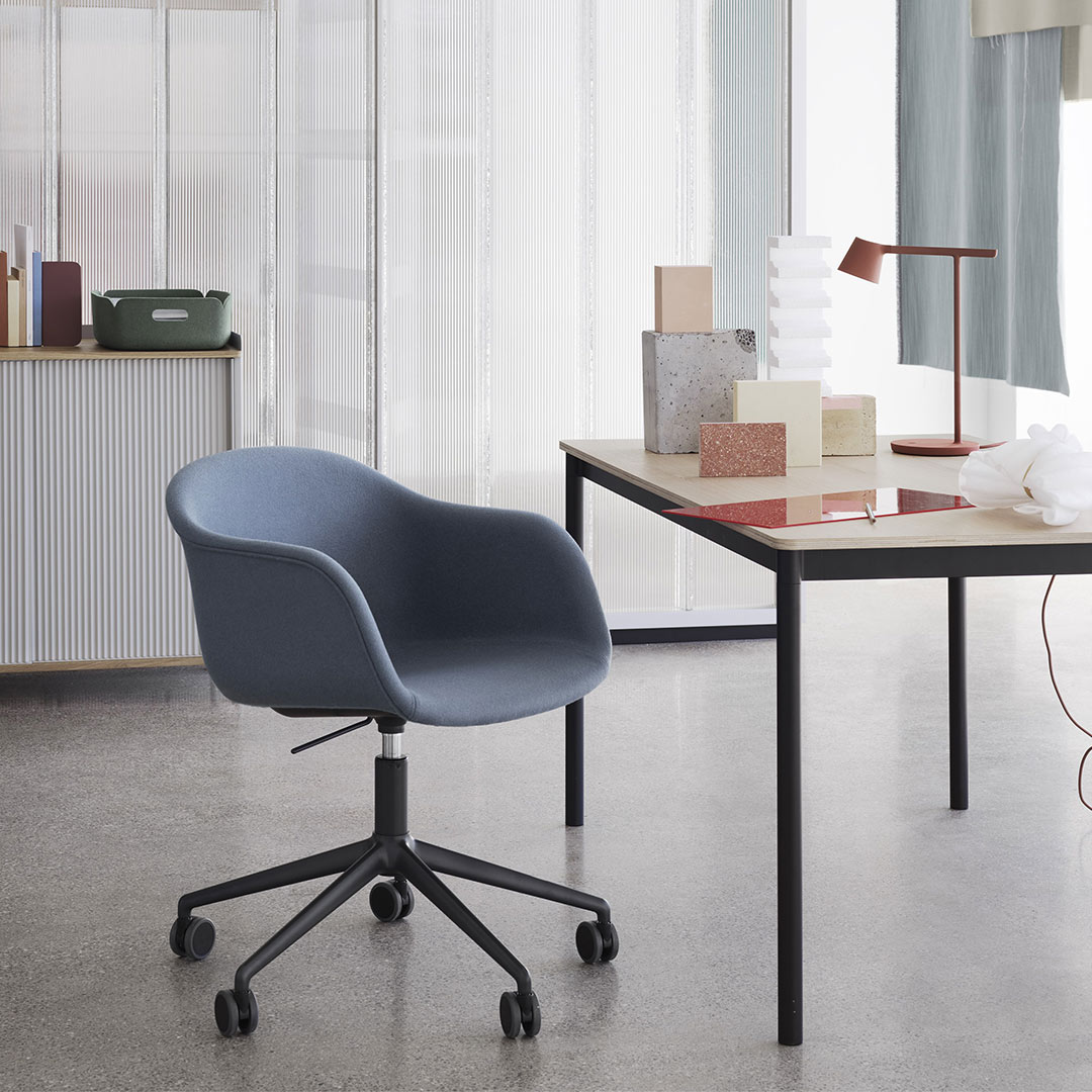muuto base table schwarz eiche schreibtisch 68575