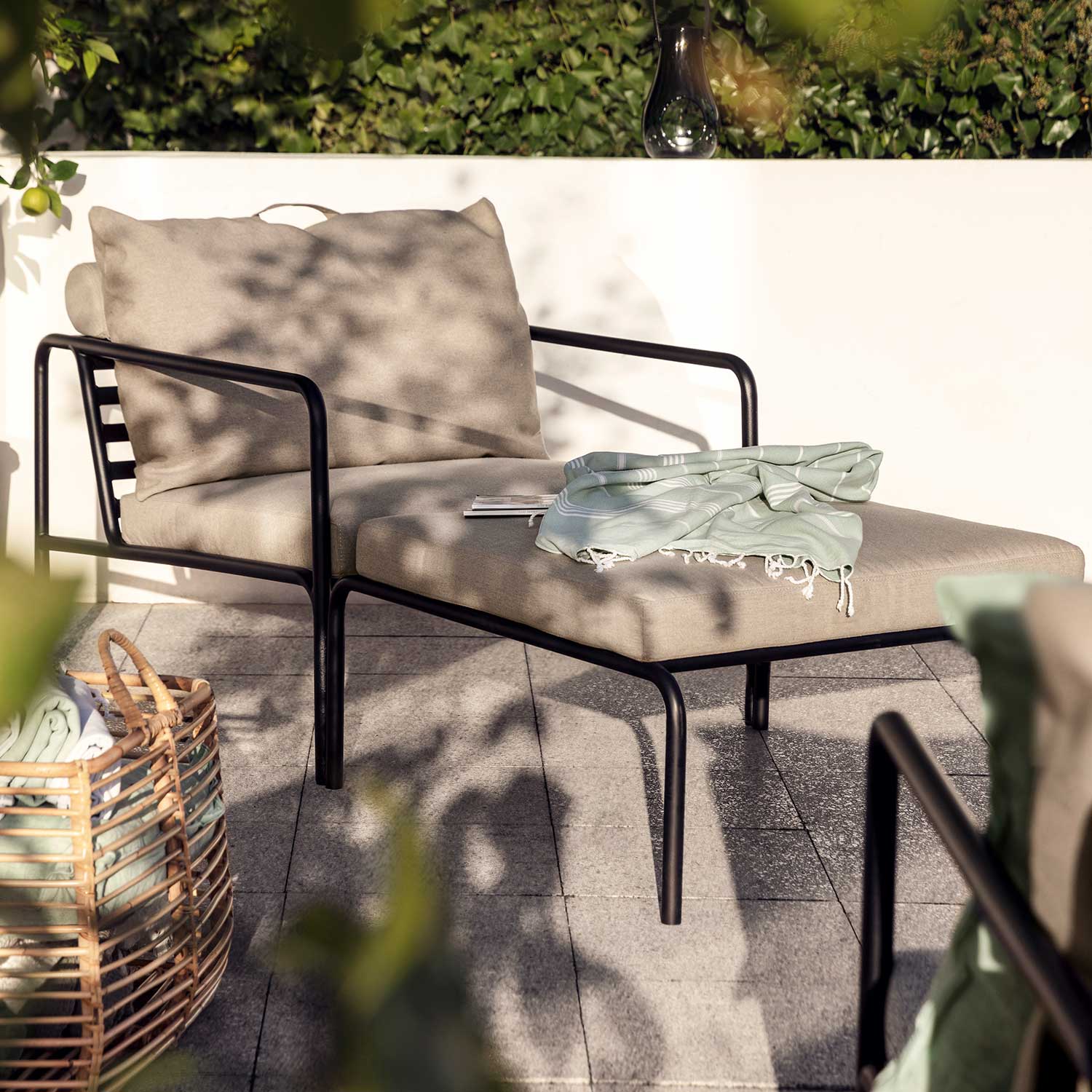 avon chair mit ottoman ash houe 2 101798