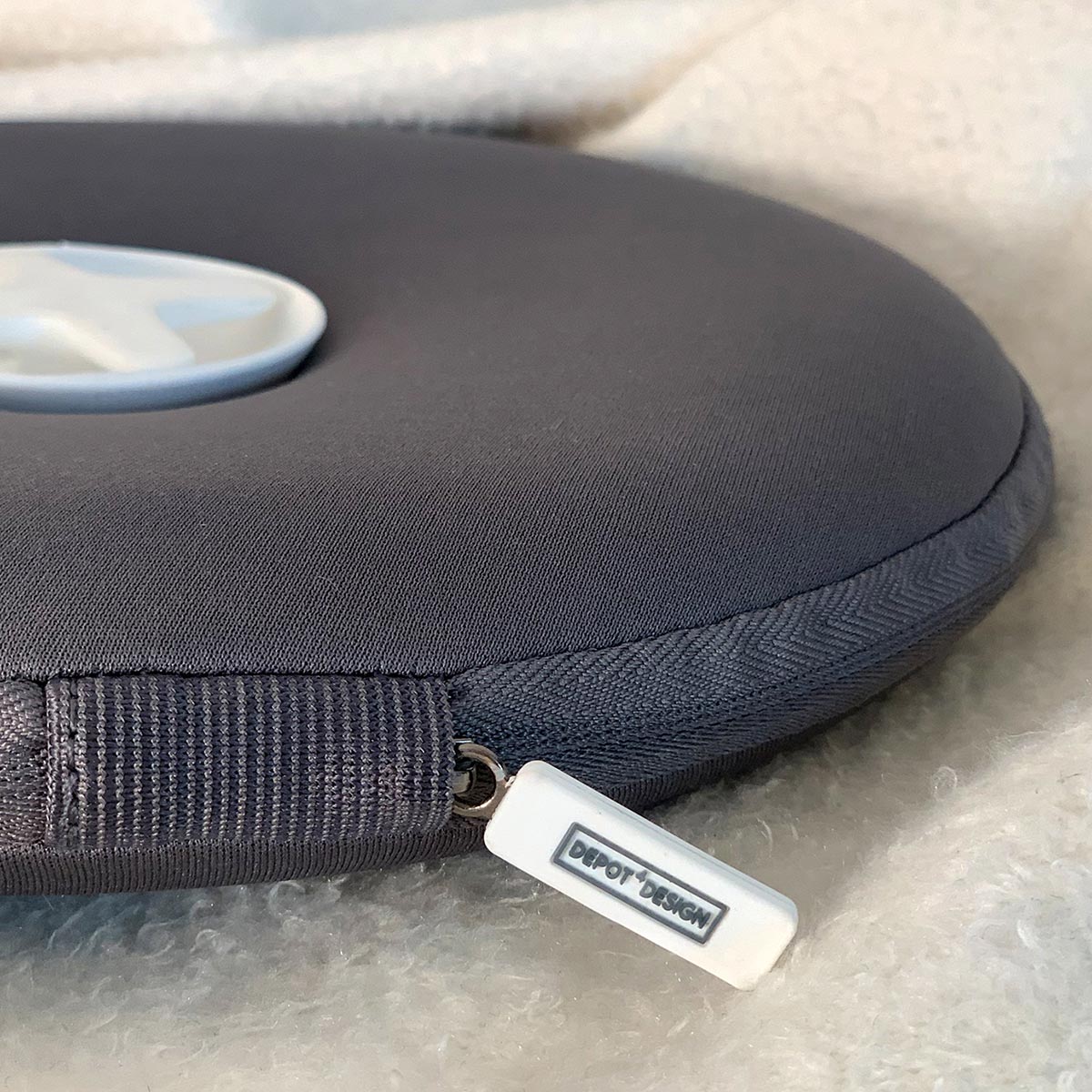 authentics PILL Wrmflasche grau detail 106652