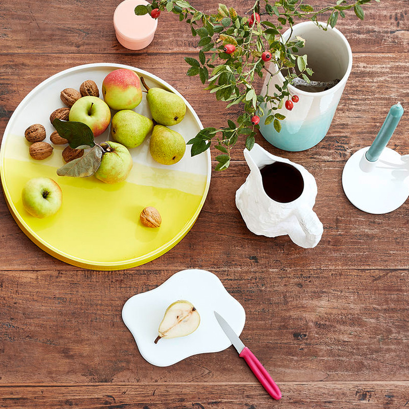 vitra herringbone auf tisch vase 57015