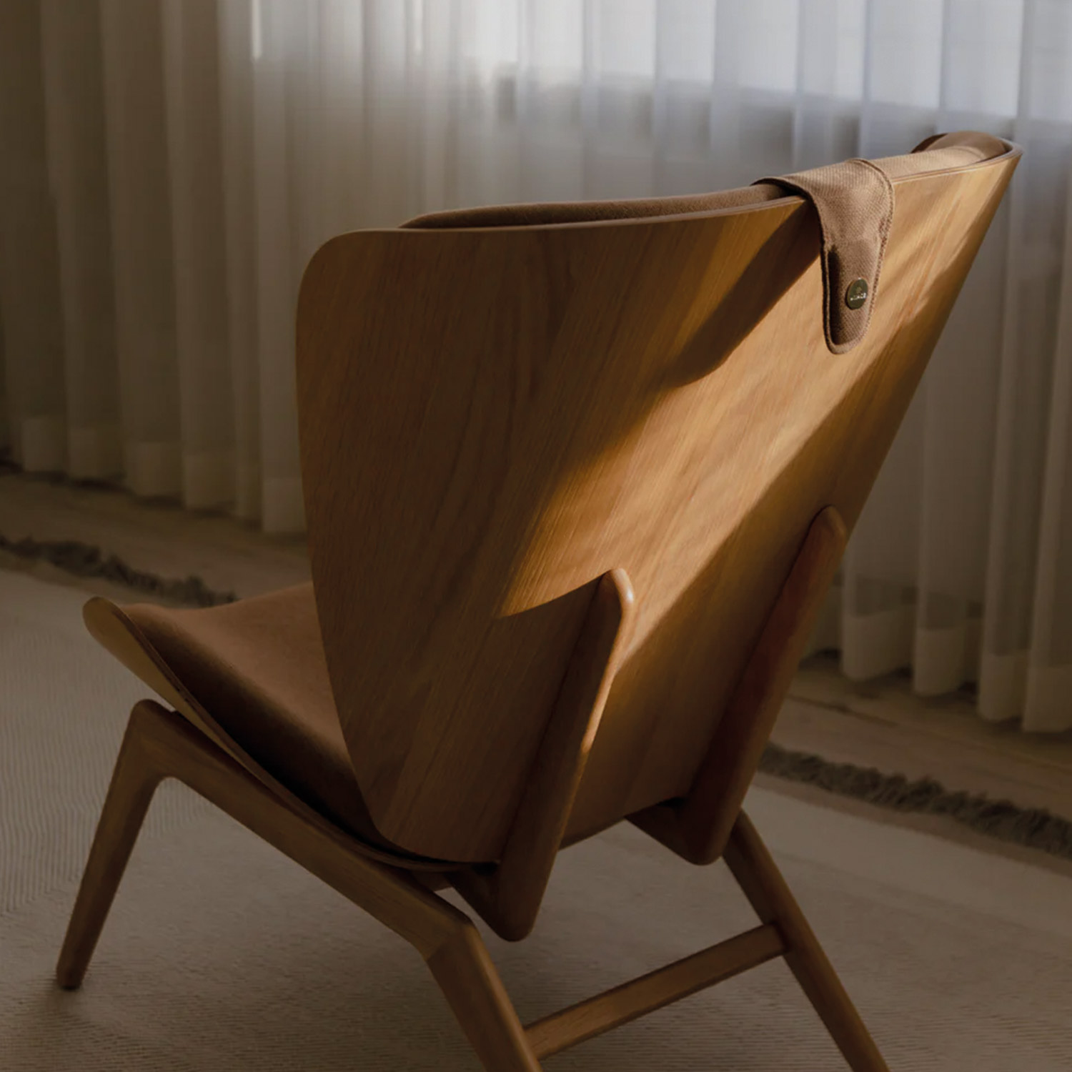 umage neck rest kissen sugar brown sessel rueckseite 92411