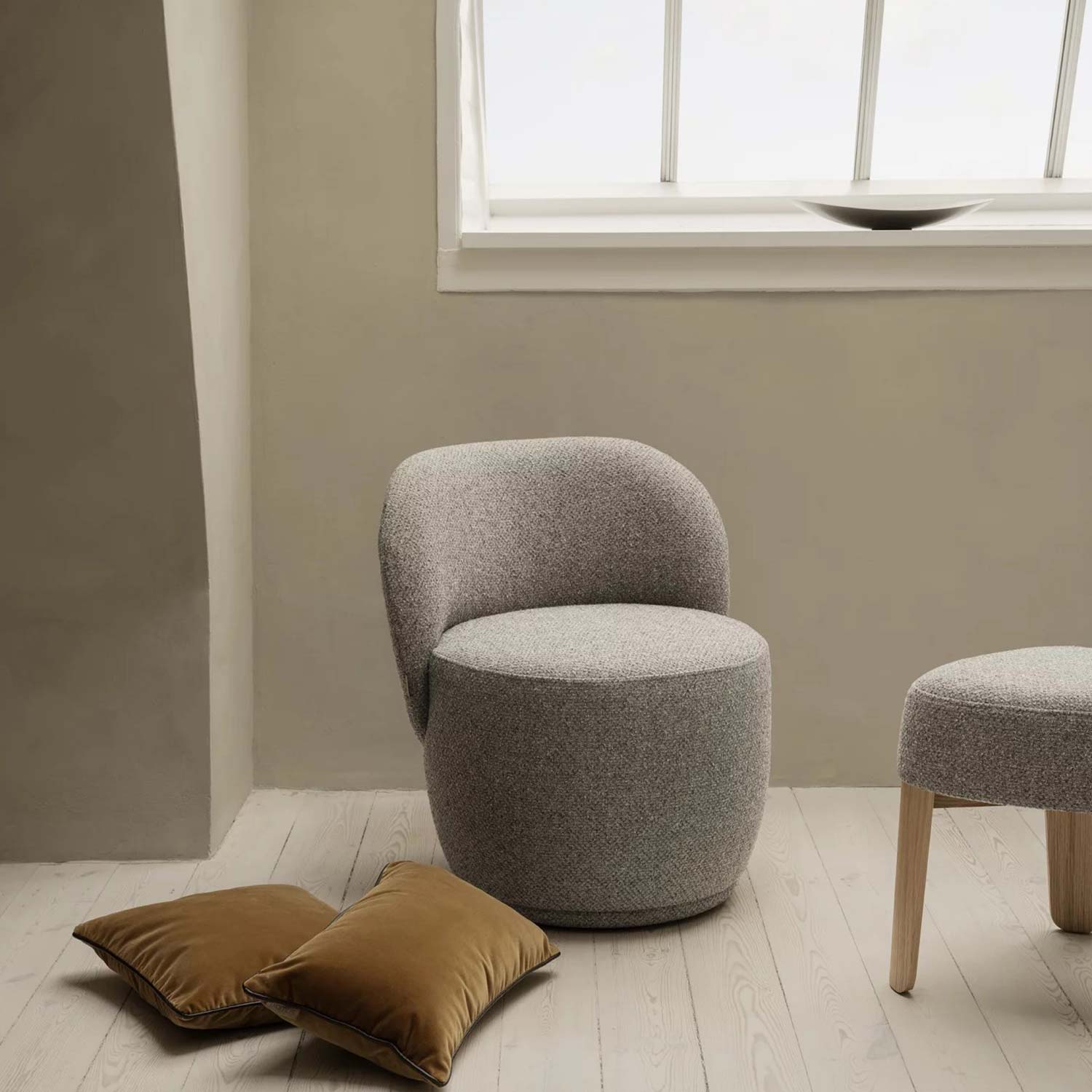 blomus koun sessel vor Fenster 102614