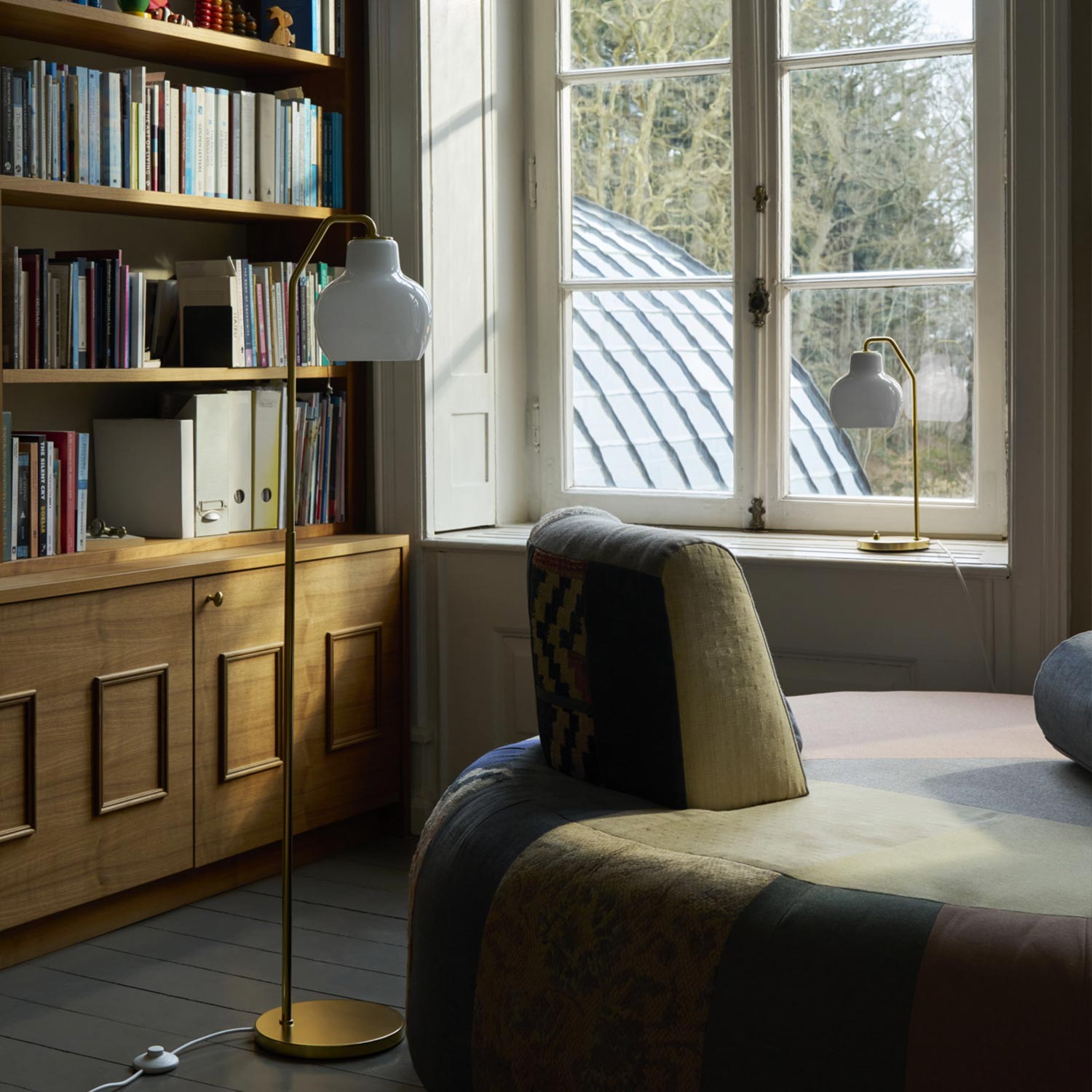 Louis Poulsen - VL Ring Crown Tischlampe brass/opal