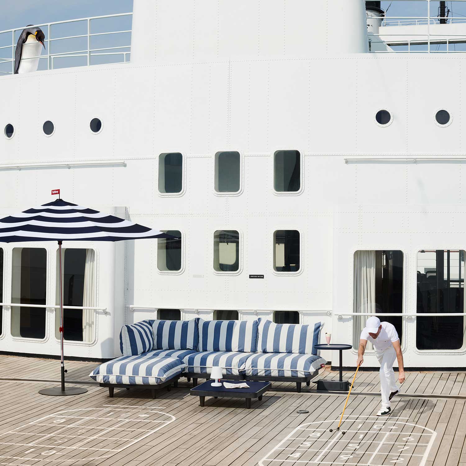 fatboy brick table dark ocean mit paletti 66495