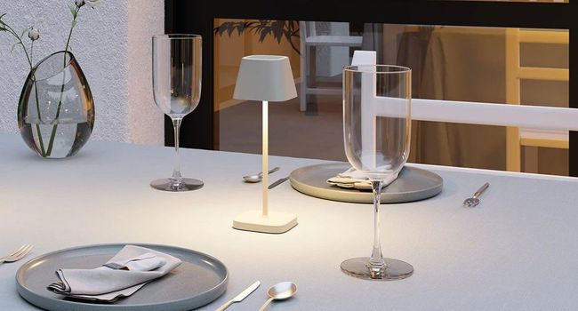 blomus Lampe KODU Mobile LED Leuchte auf Tisch