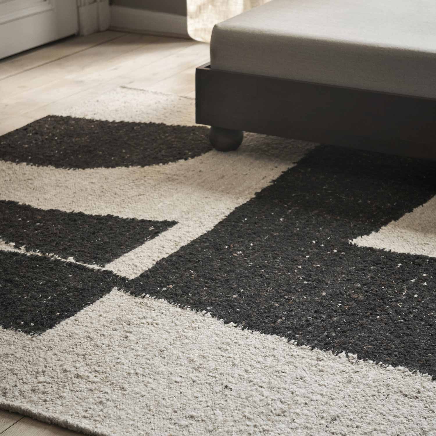 ferm living piece teppich h 300 coffee off white tisch 96377