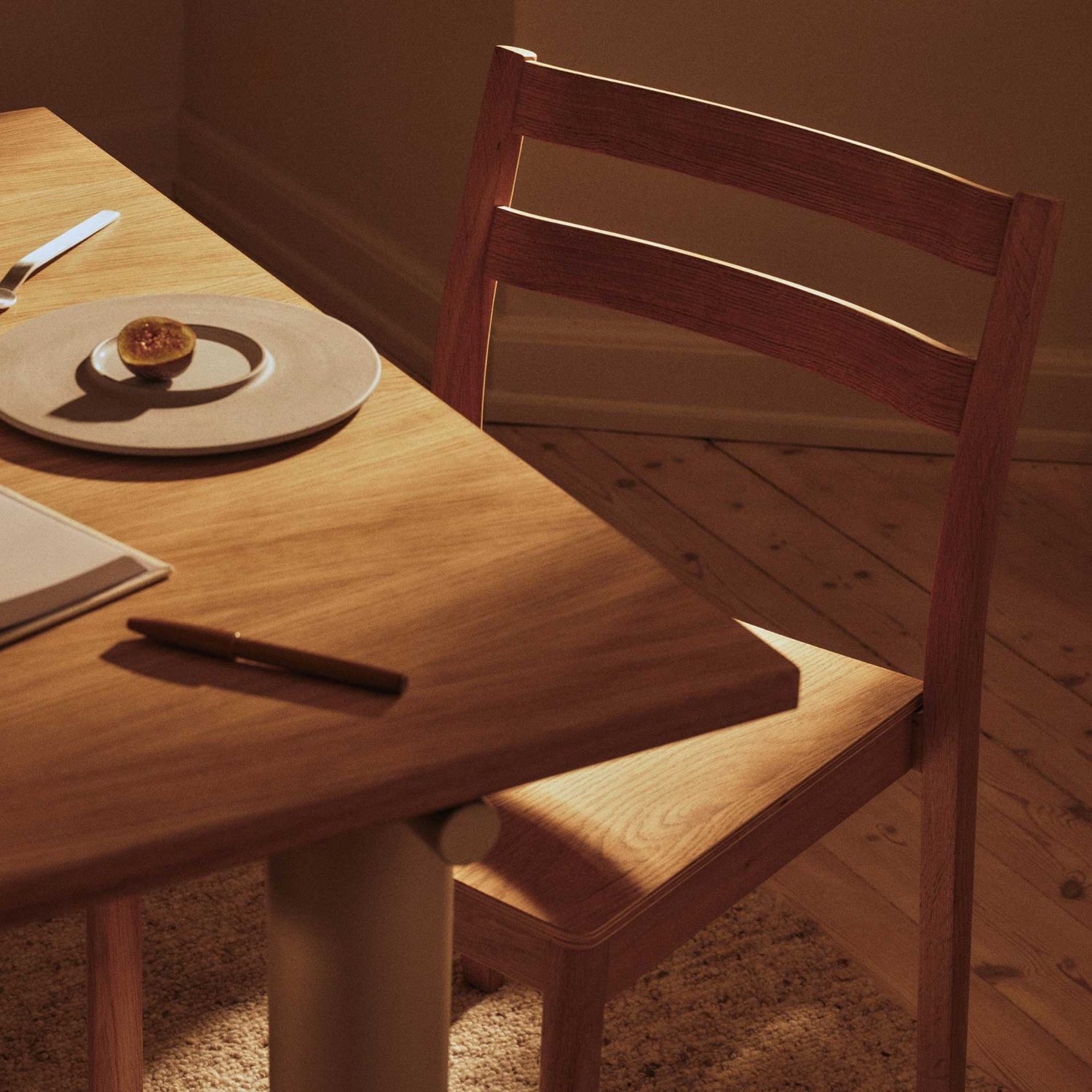 Ferm Living - Atura Tisch 160x90 Chocolate/Burgundy Linoleum