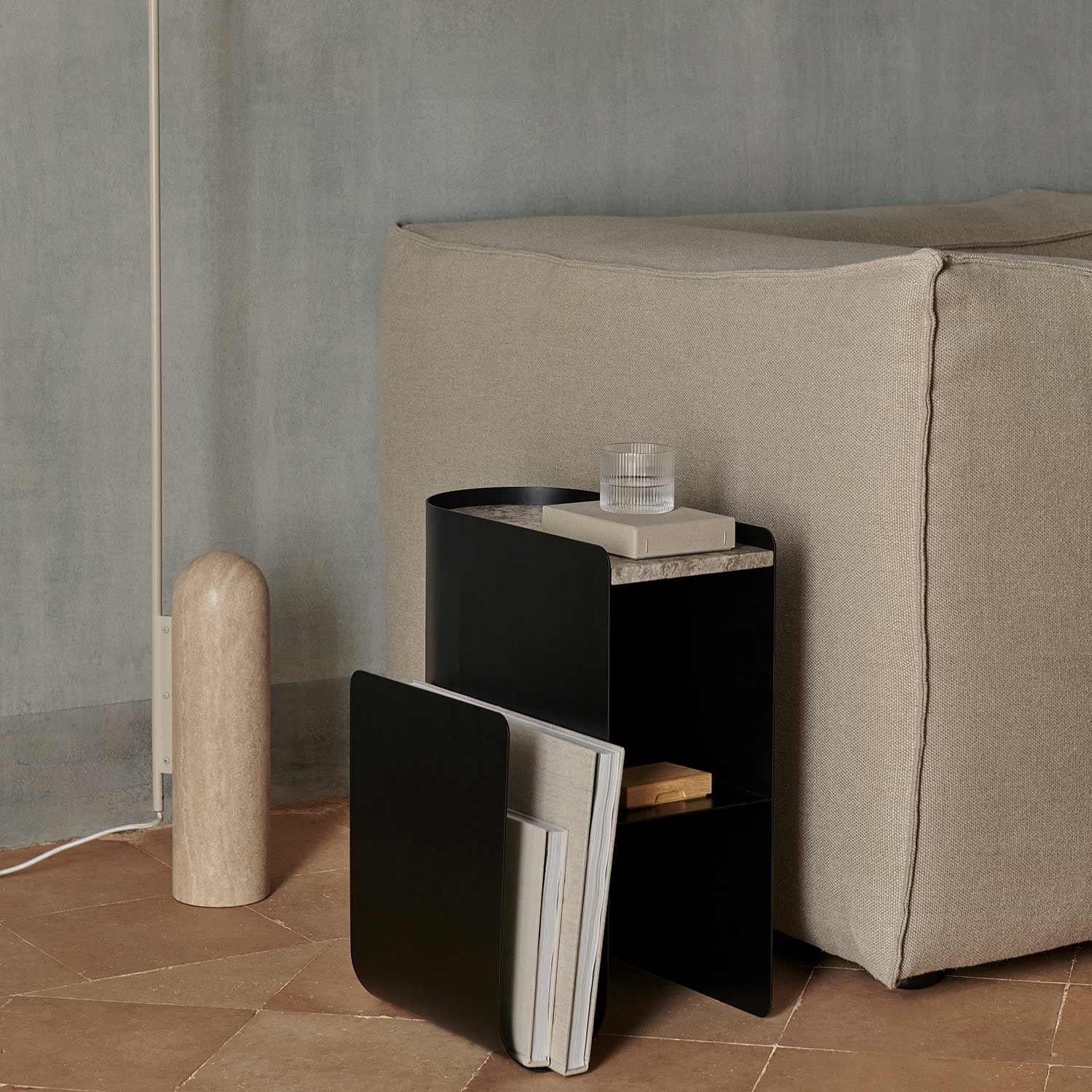 ferm living vault beistelltisch schwarz wohnzimmer 91375