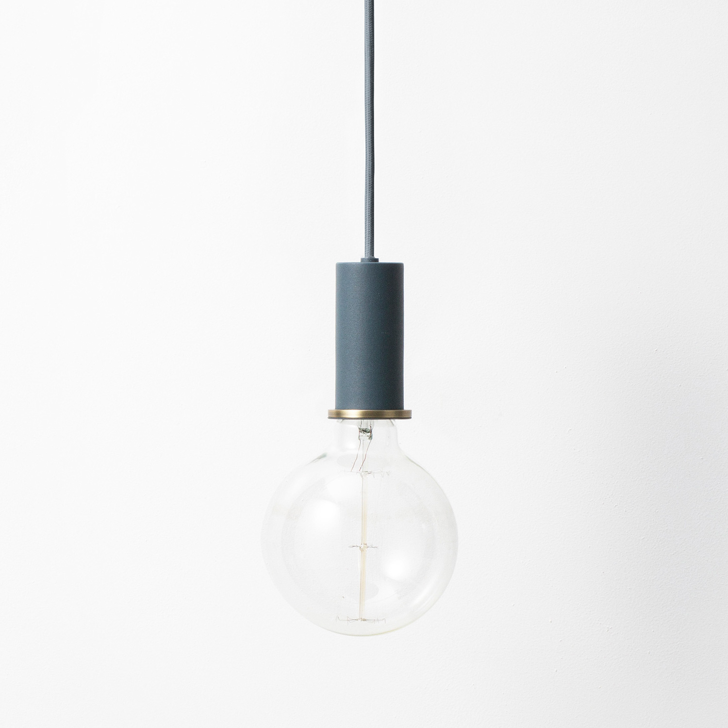 ferm living collect socket low dark blue mit leuchtmittel 61619