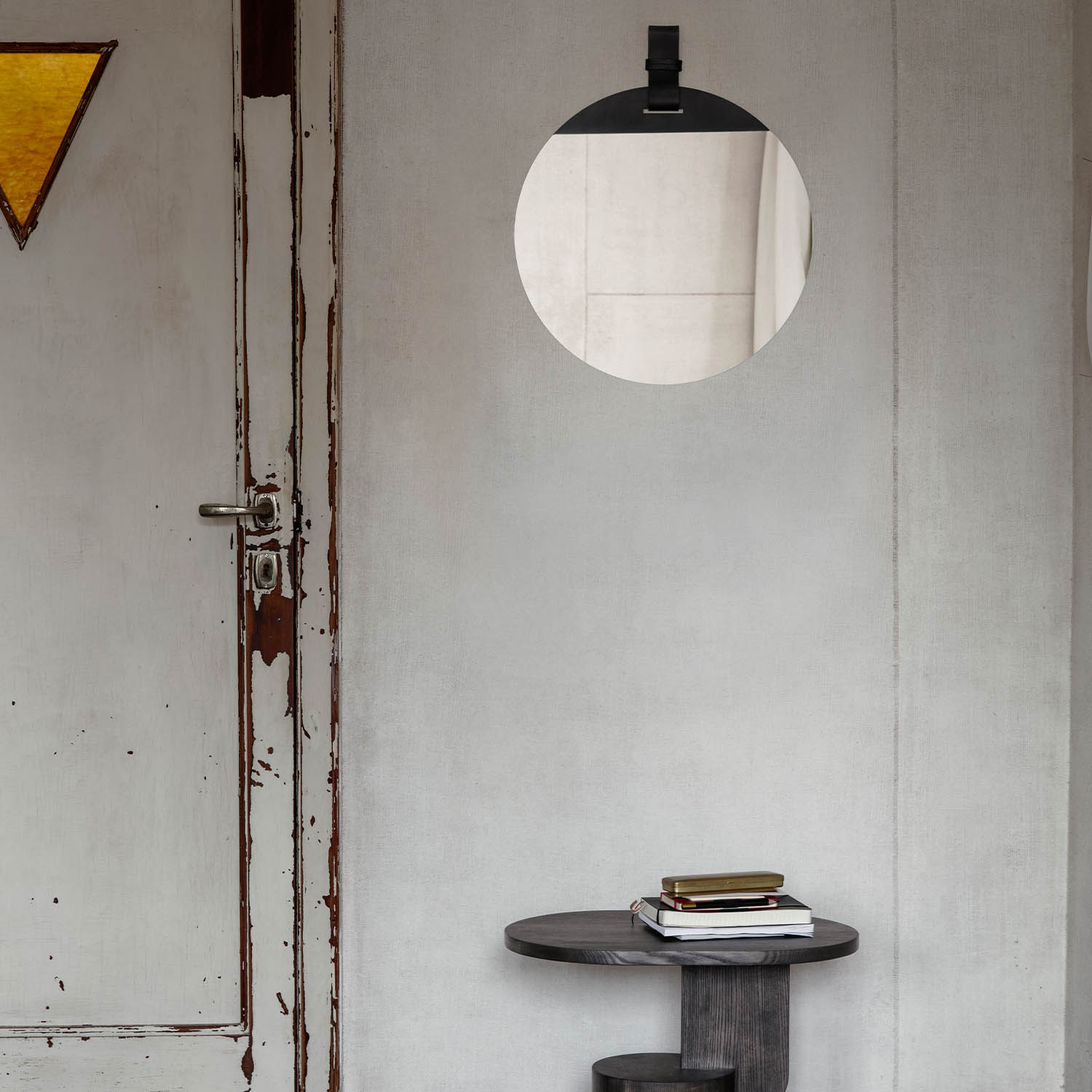 ambiente Bild  ferm living enter mirror