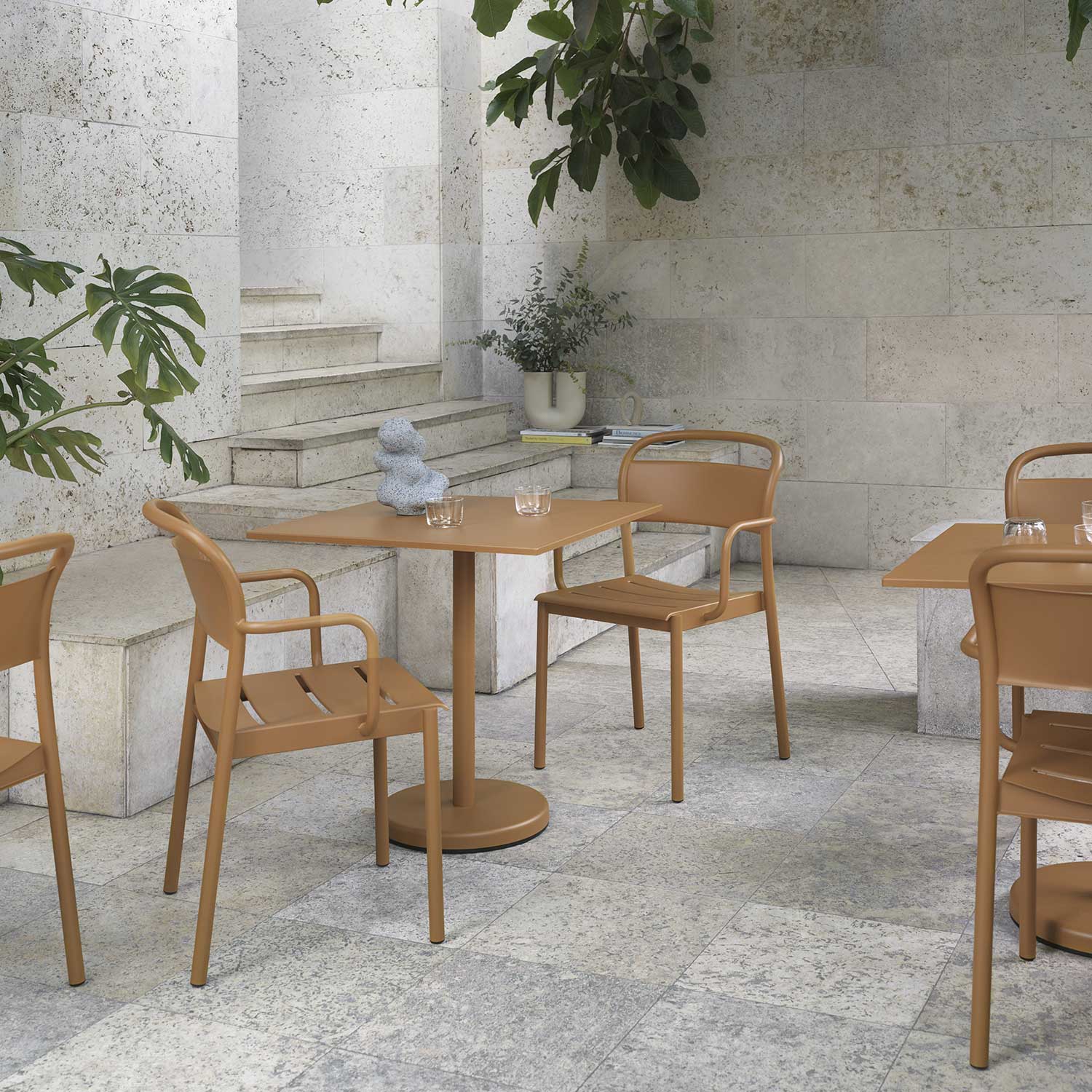 muuto linear steel cafetisch burnt orange outdoor 65370