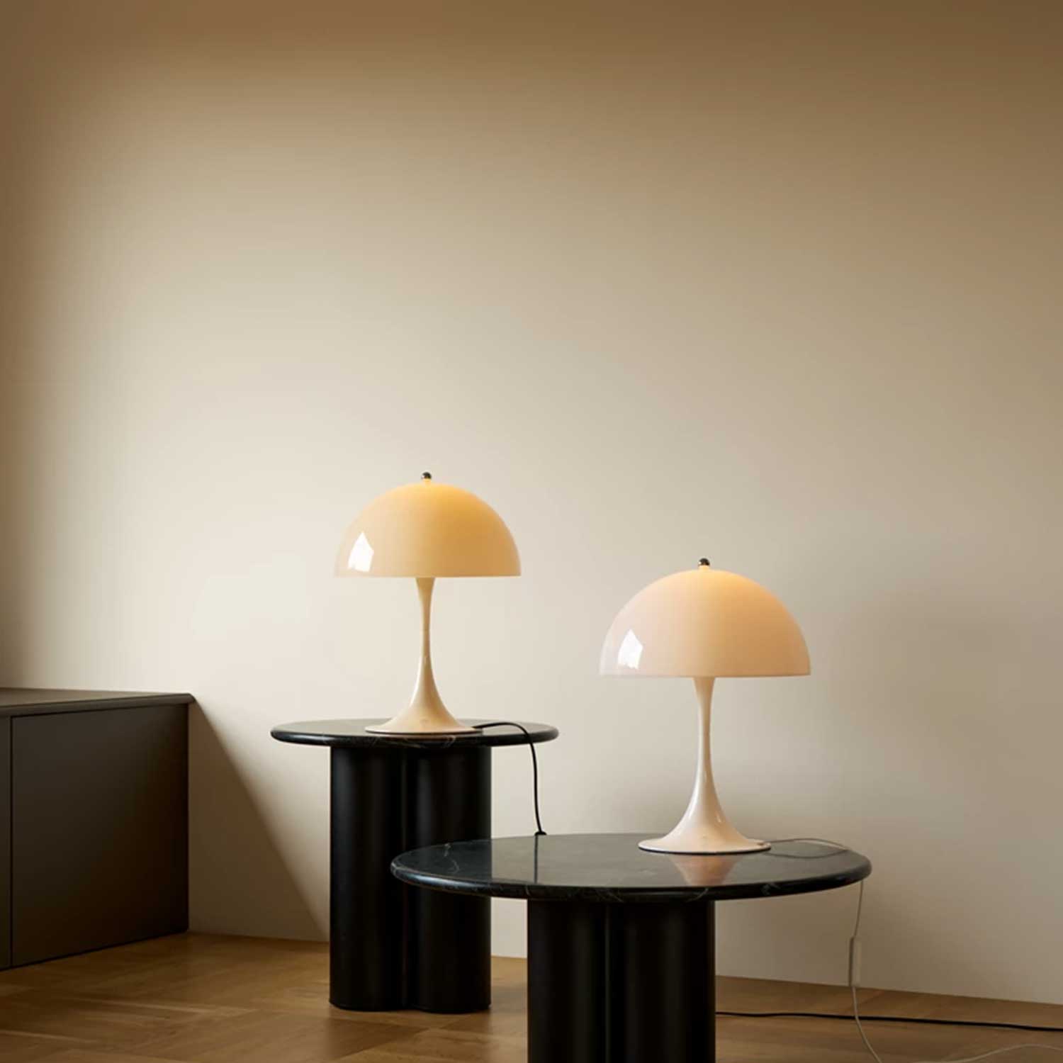 Louis Poulsen - Panthella 320 Tischleuchte opal weiß