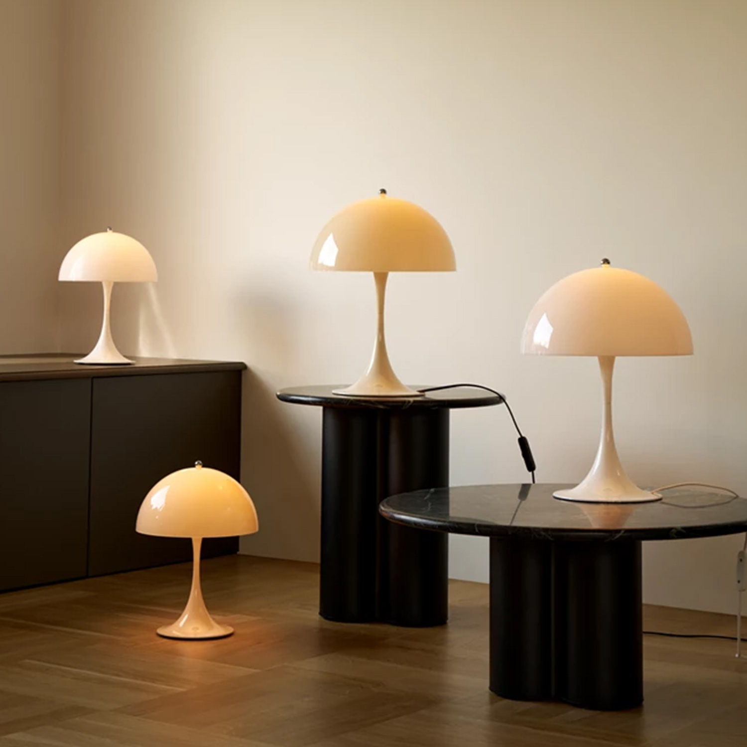 Louis Poulsen - Panthella 250 Tischleuchte opal beige