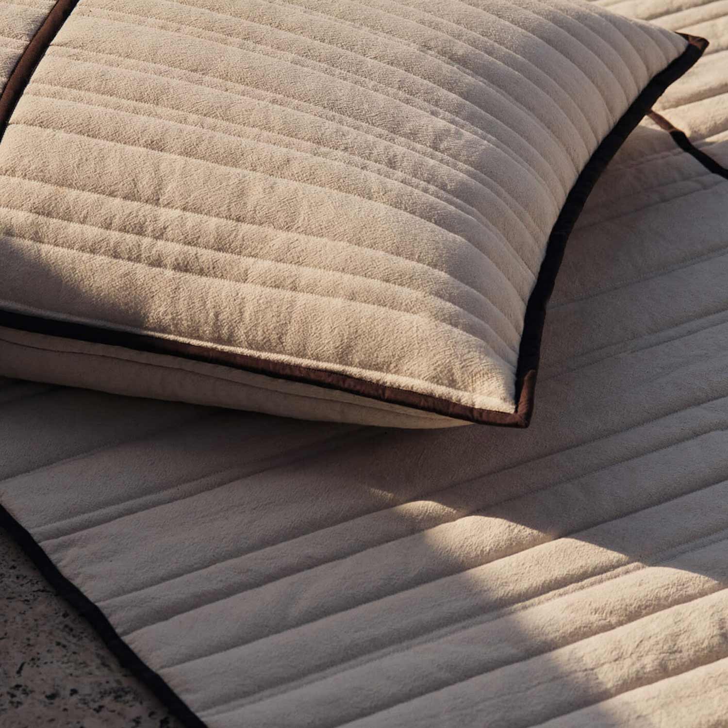 Ferm Living - Vari Steppkissen natur/dark chocolate