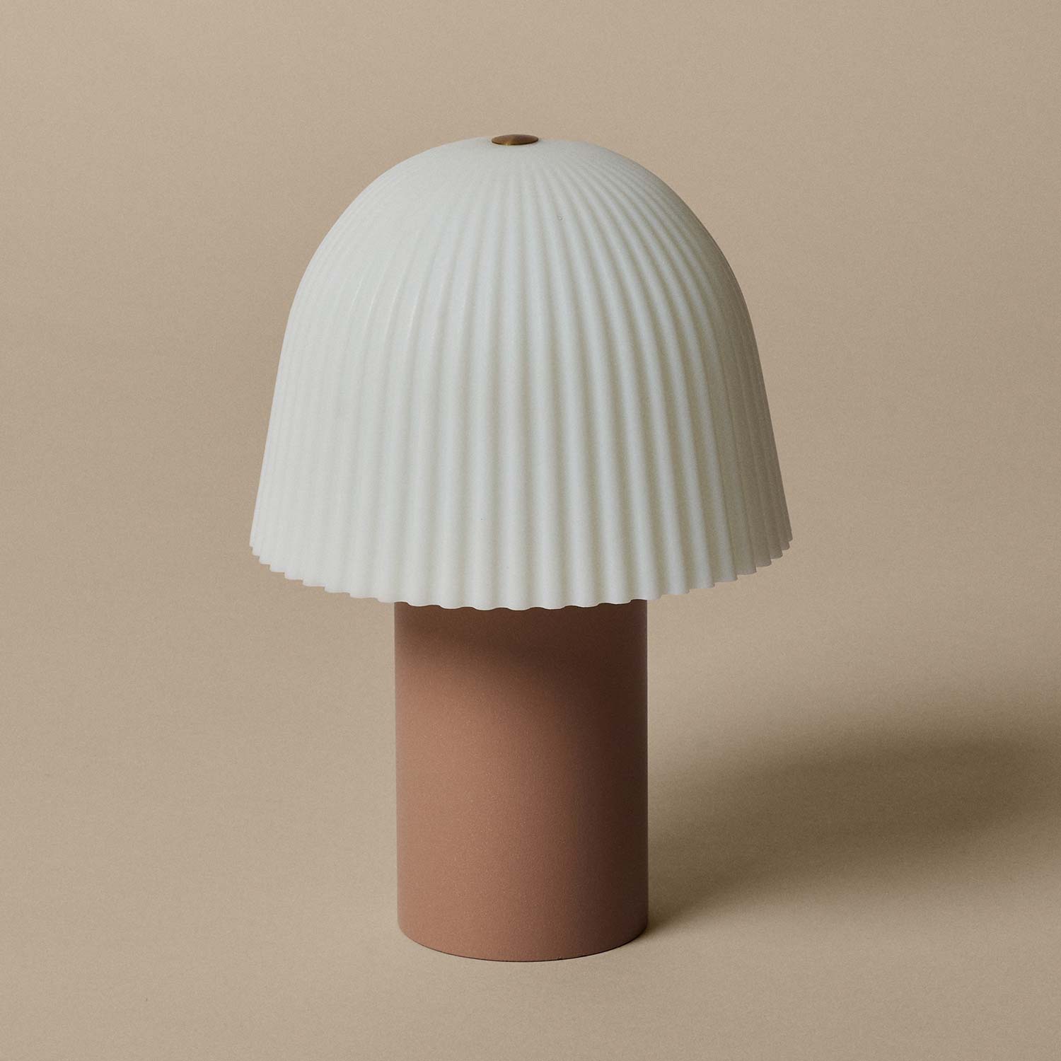 Ferm Living - Frill tragbare Leuchte cashmere/white