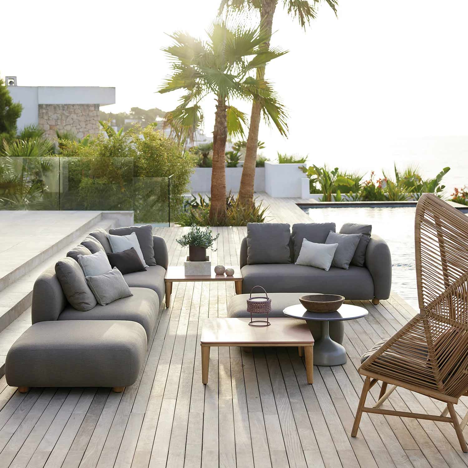 cane line capture pouf taupe terrasse ambiente 89168