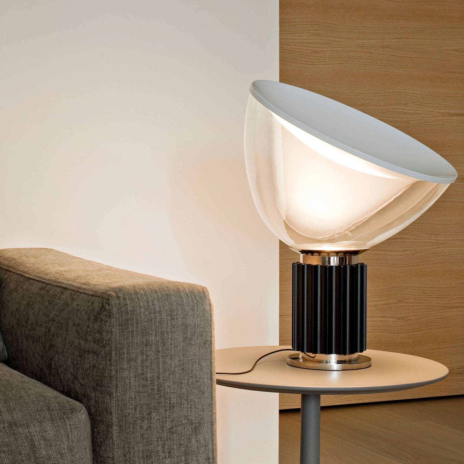 flos taccia tischleuchte small schwarz sofa 97993