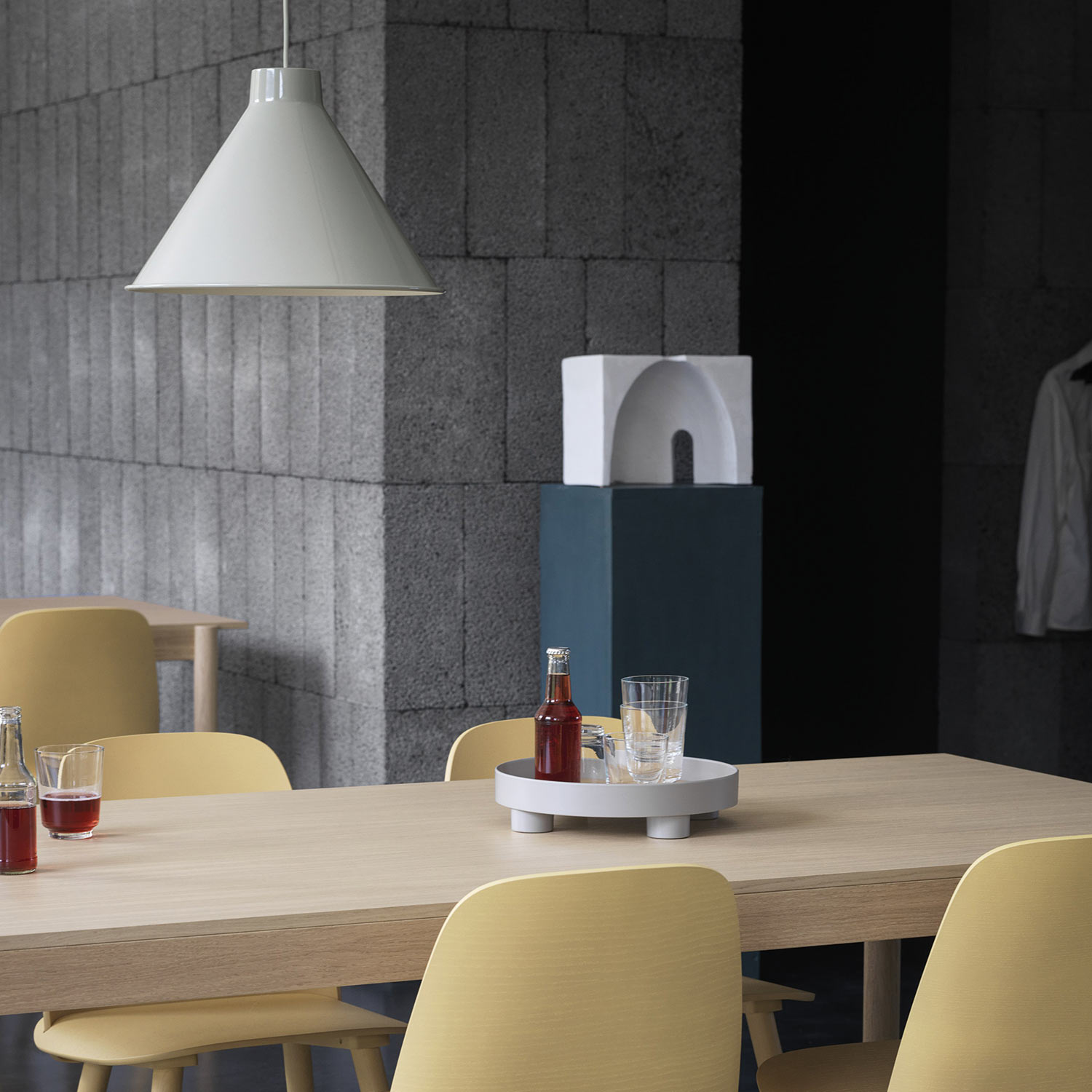 muuto top pendant leuchte ambiente grau einzel esszimmer 84691