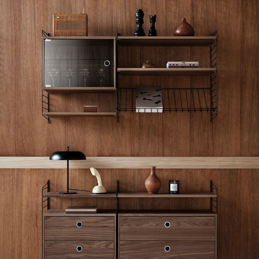 vitrinenschrank nussbaum string furniture 99566