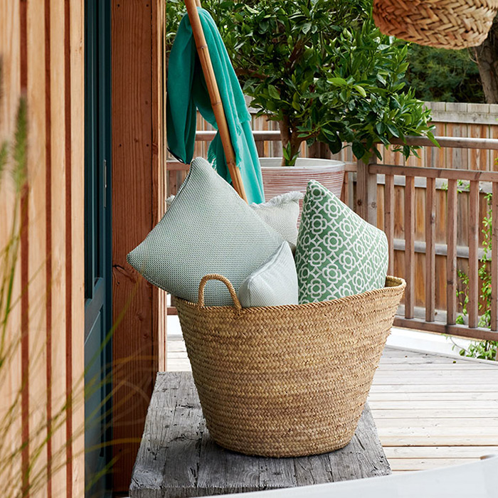 fermob kissen lorette 68X44 salbeigruen korb 77846