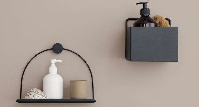 Ferm Living Aufbewahrungsbox Wallbox an Wand mit Badutensilien