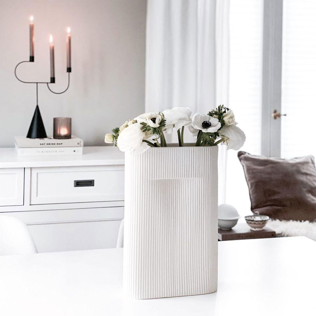 raum blick muuto ridge vase off white ferm living avant kerzenstaender schwarz 58959