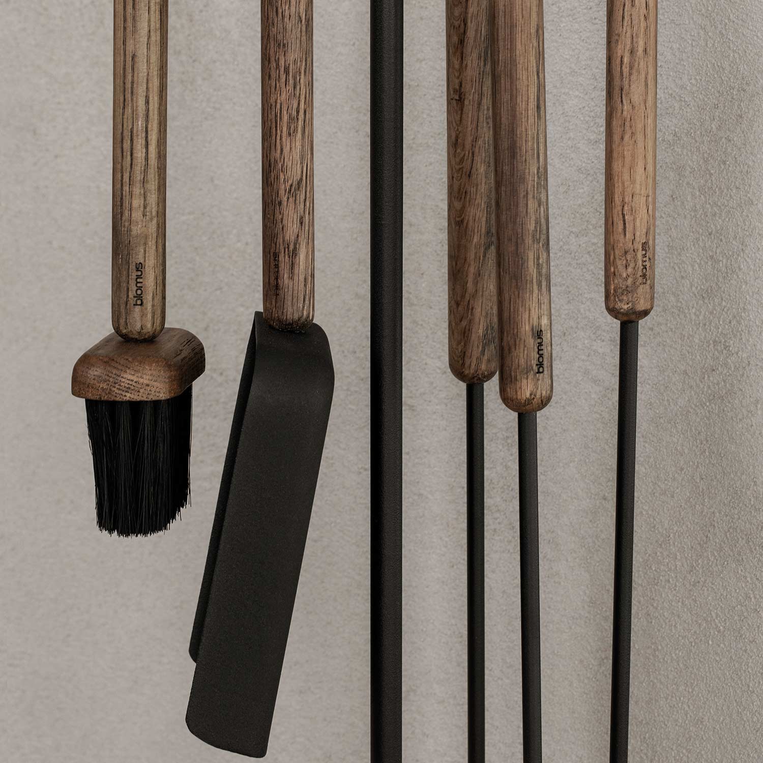 Ashi Kaminbesteck blomus braun close up 81851