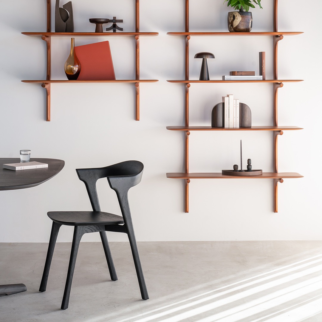 ethnicraft buchstuetzen mahagoni dunkel lifestyle 86386