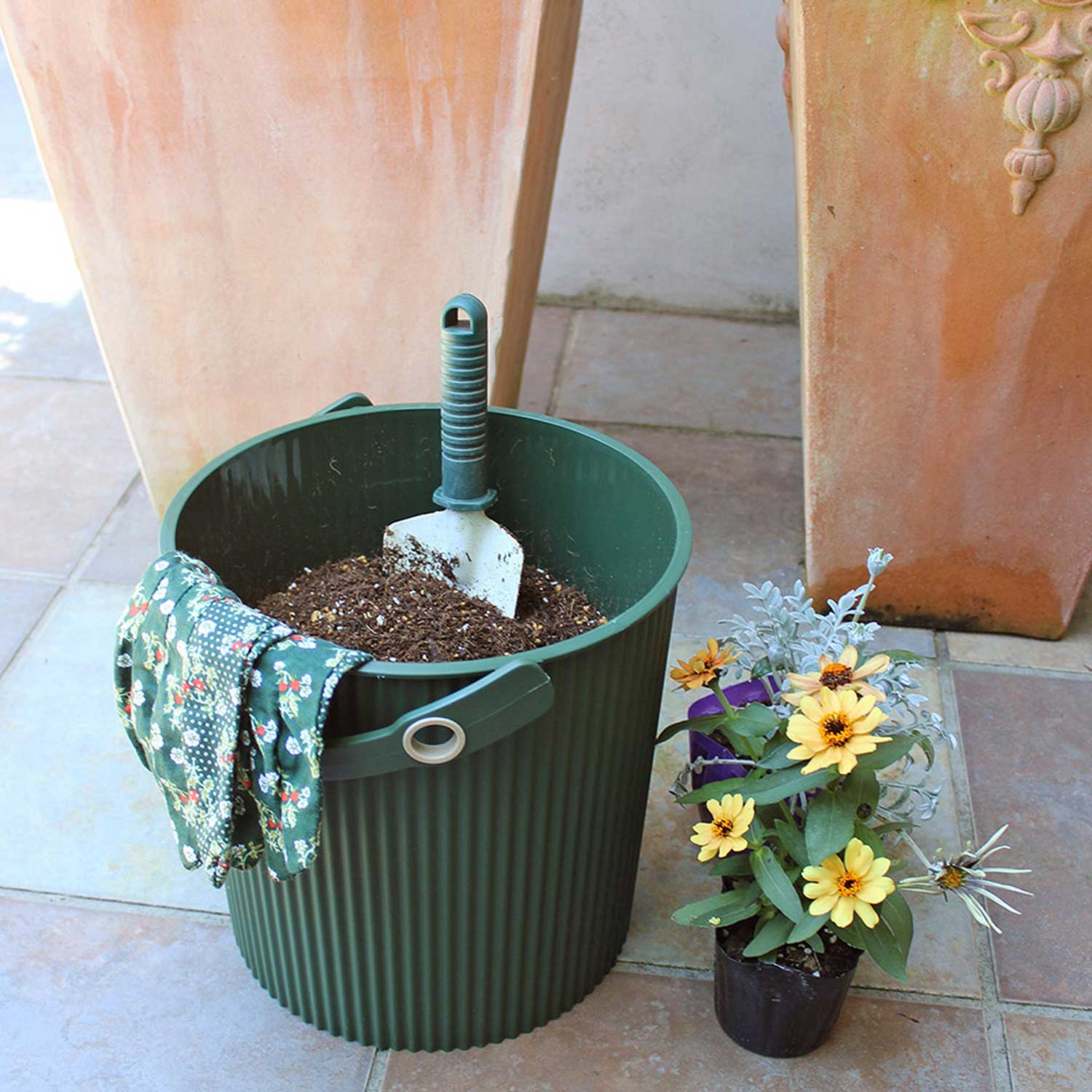 Hachiman- Omnioutil Eimer mit Deckel 20 l flamingo