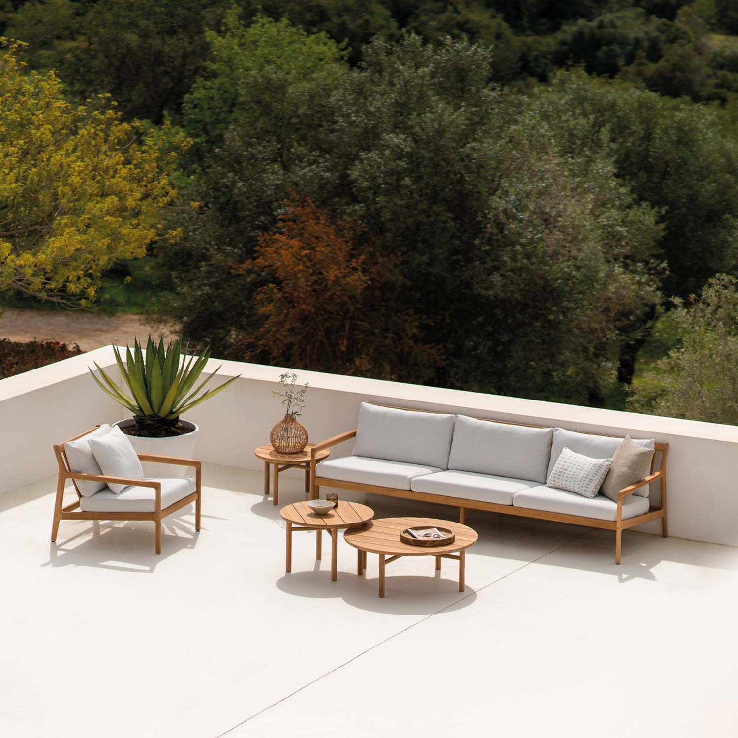 ethnicraft outdoorkissen boucle white quadratisch ambiente 87965