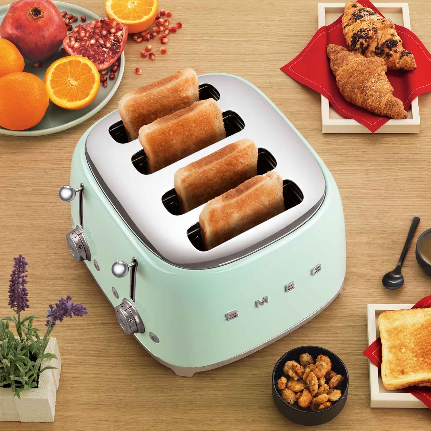 Fruehstueckstisch smeg Toaster 4 Schlitze TSF03