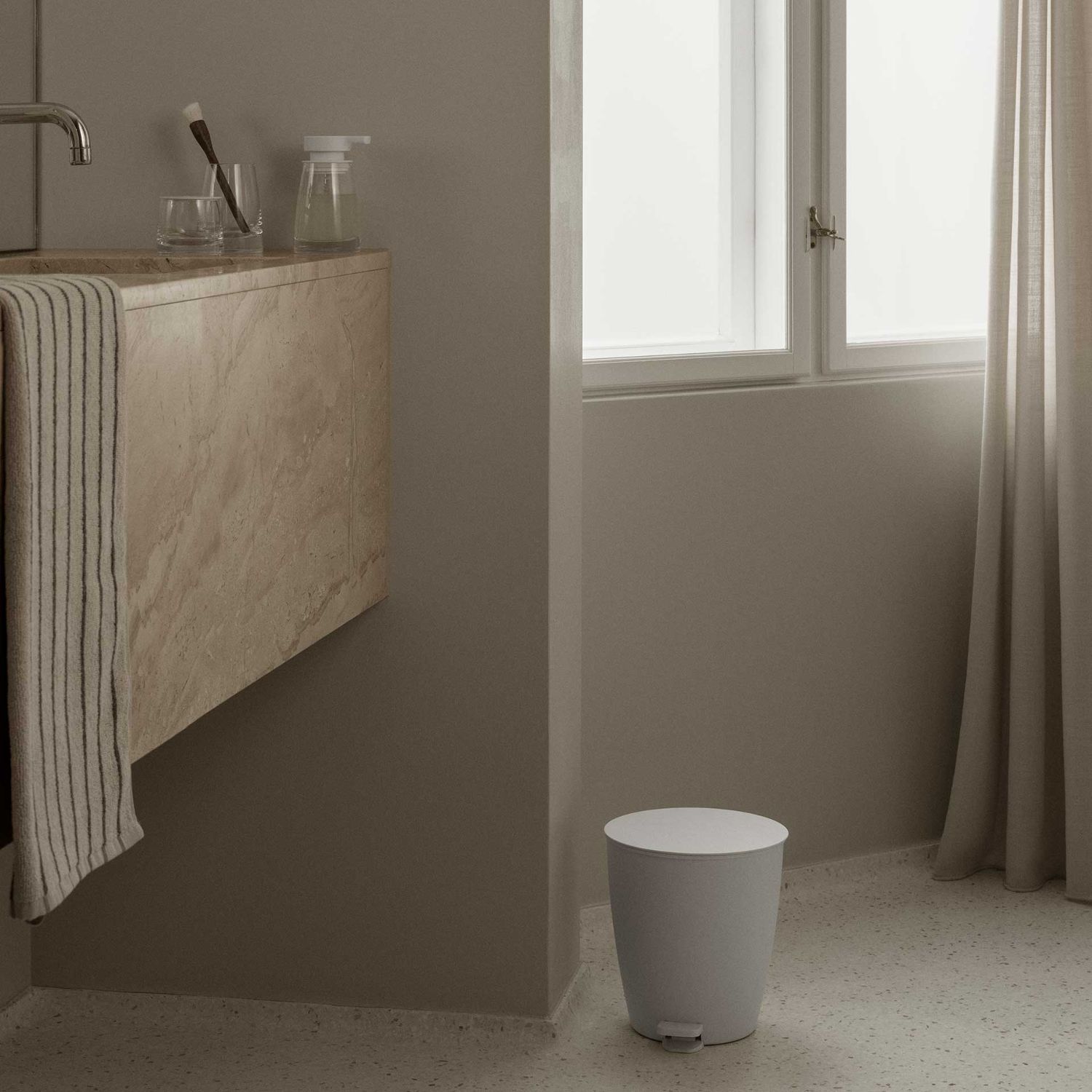 blomus - AVA Zahnputzbecher schwarz