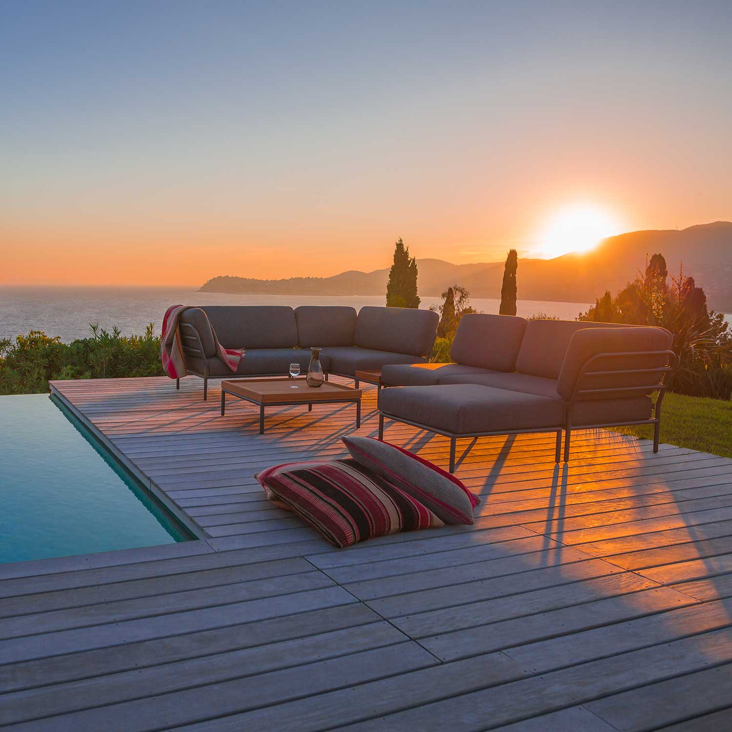 level houe dark grey 93215