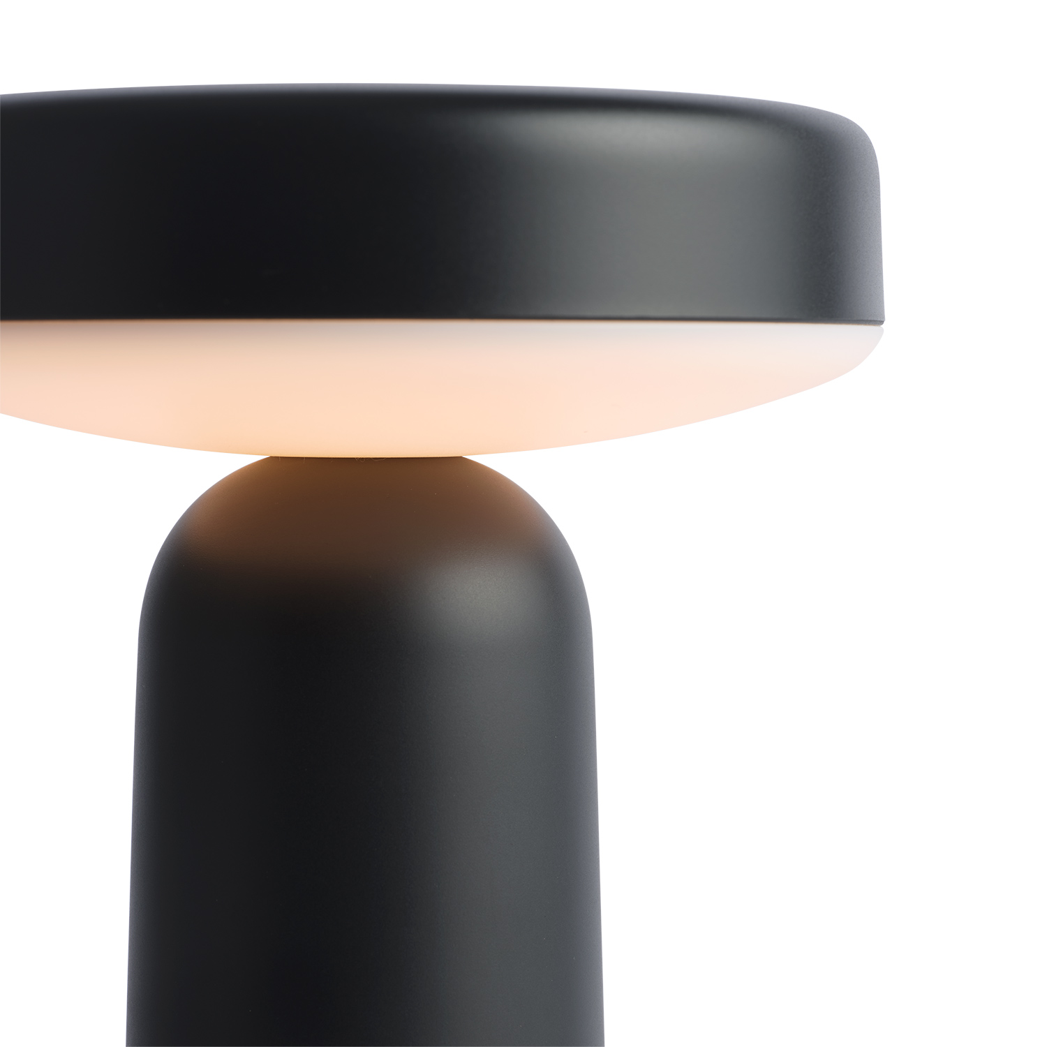muuto ease portable lamp black detail 89547