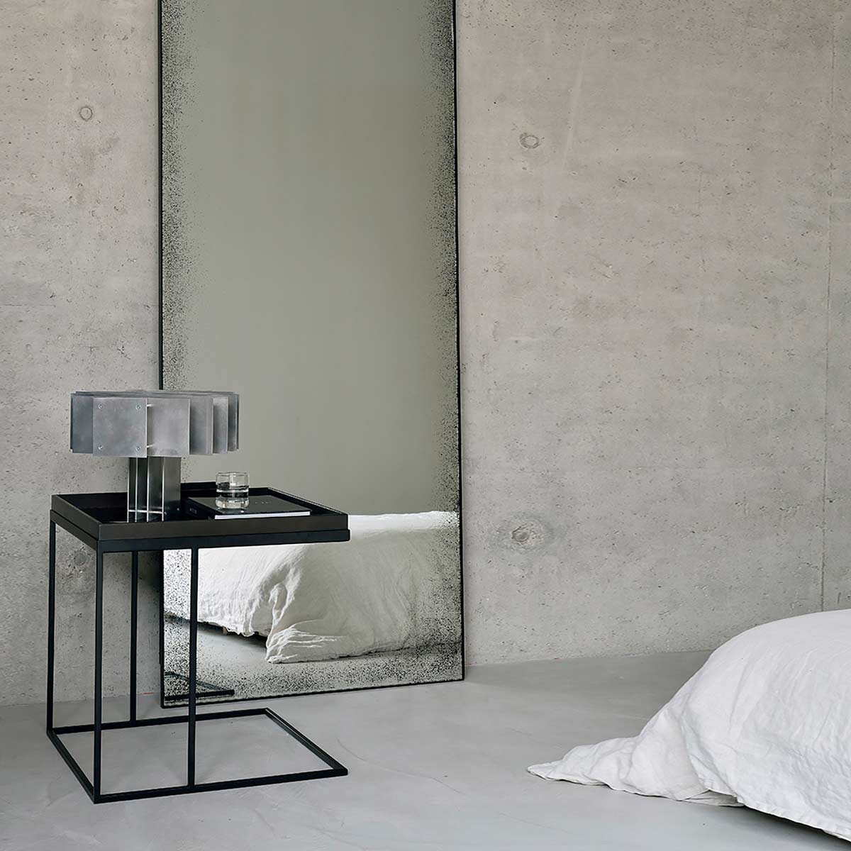 20793 ethnicraft square tray beistelltisch lifestyle spiegel 86847