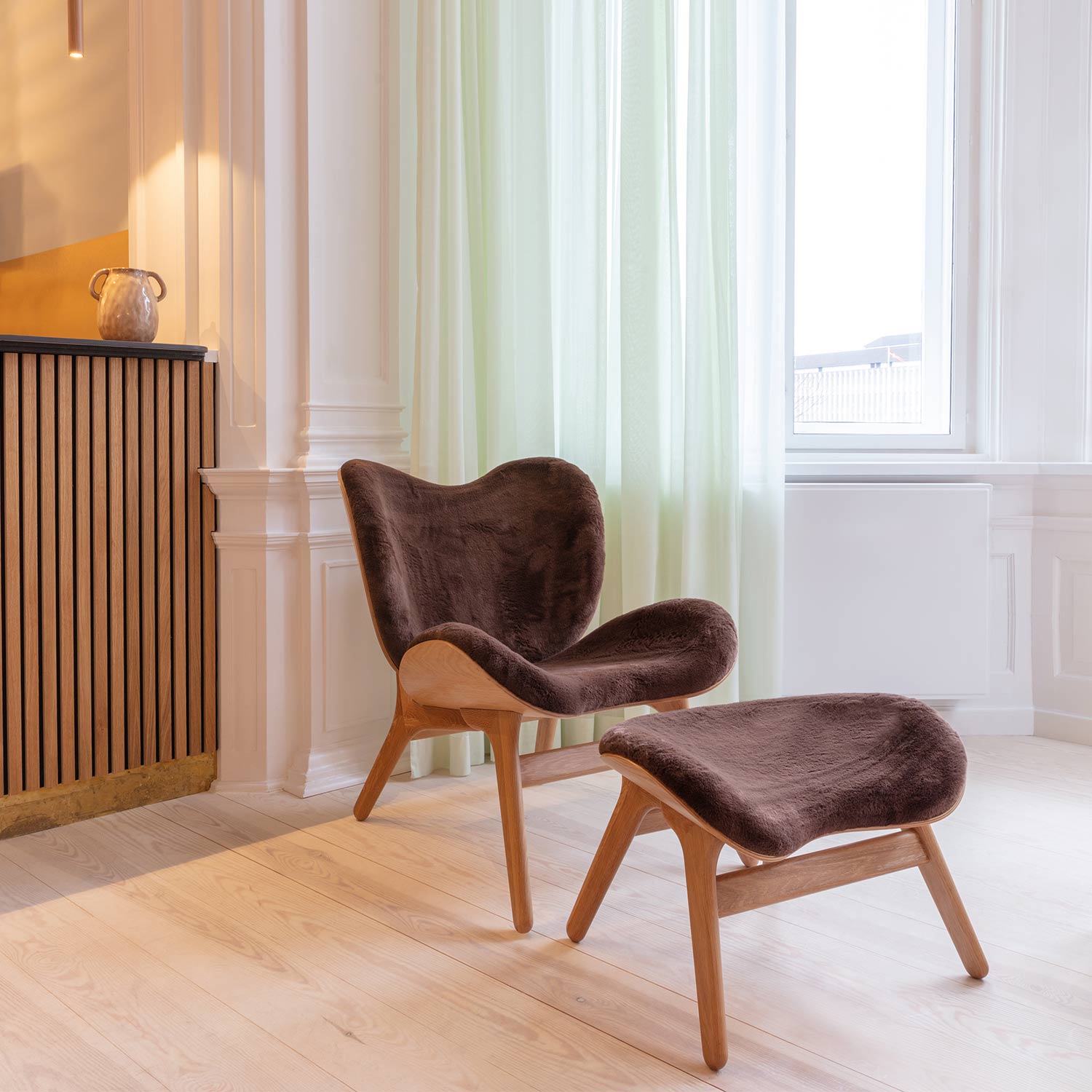 a conversation piece ottoman teddy brown umage   Kopie 100774