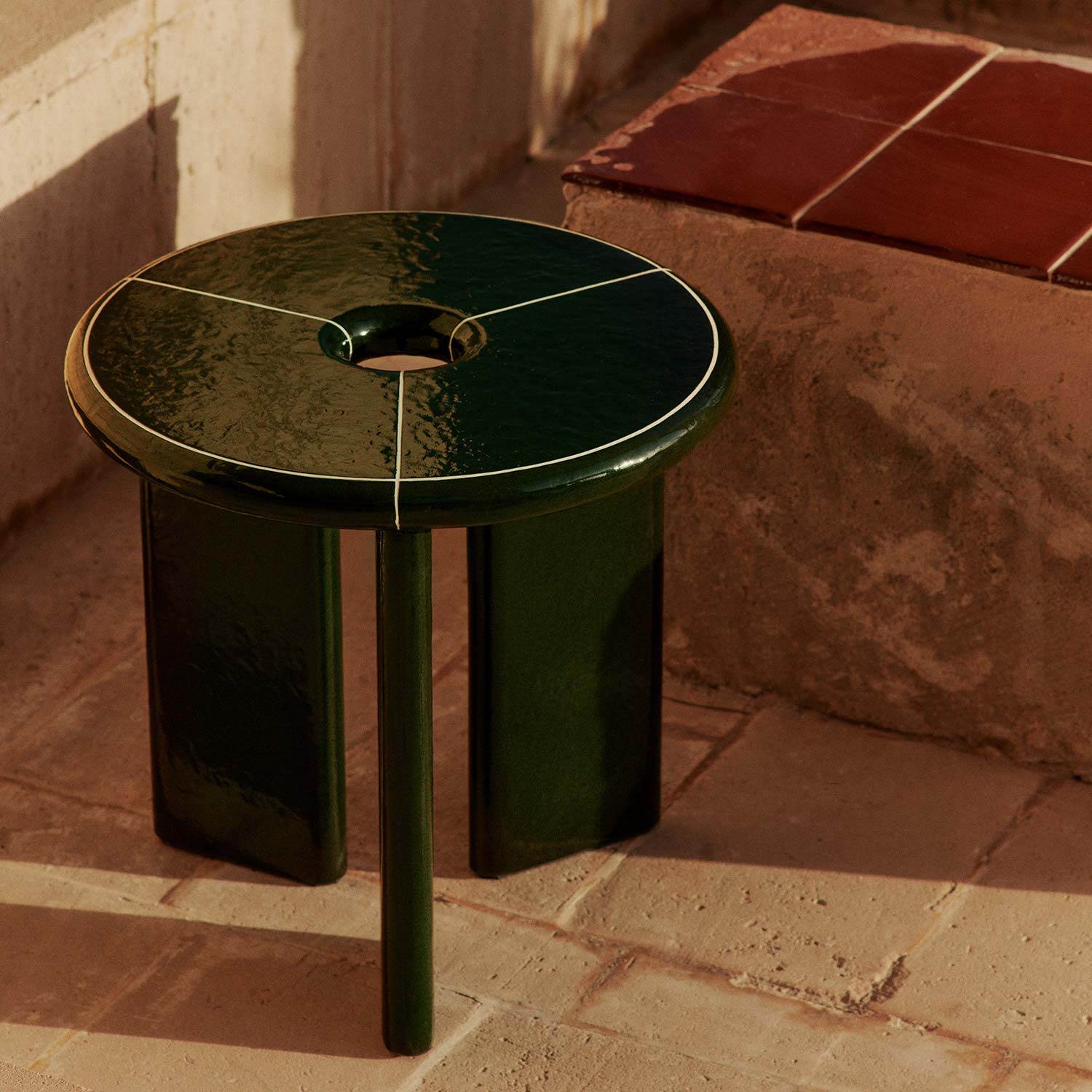 Ferm Living - Deya Beistelltisch Ø 47 cm dark green